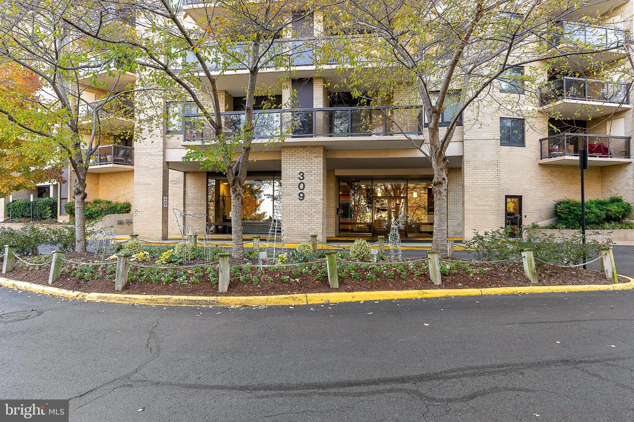 309 Yoakum Parkway Unit 1103