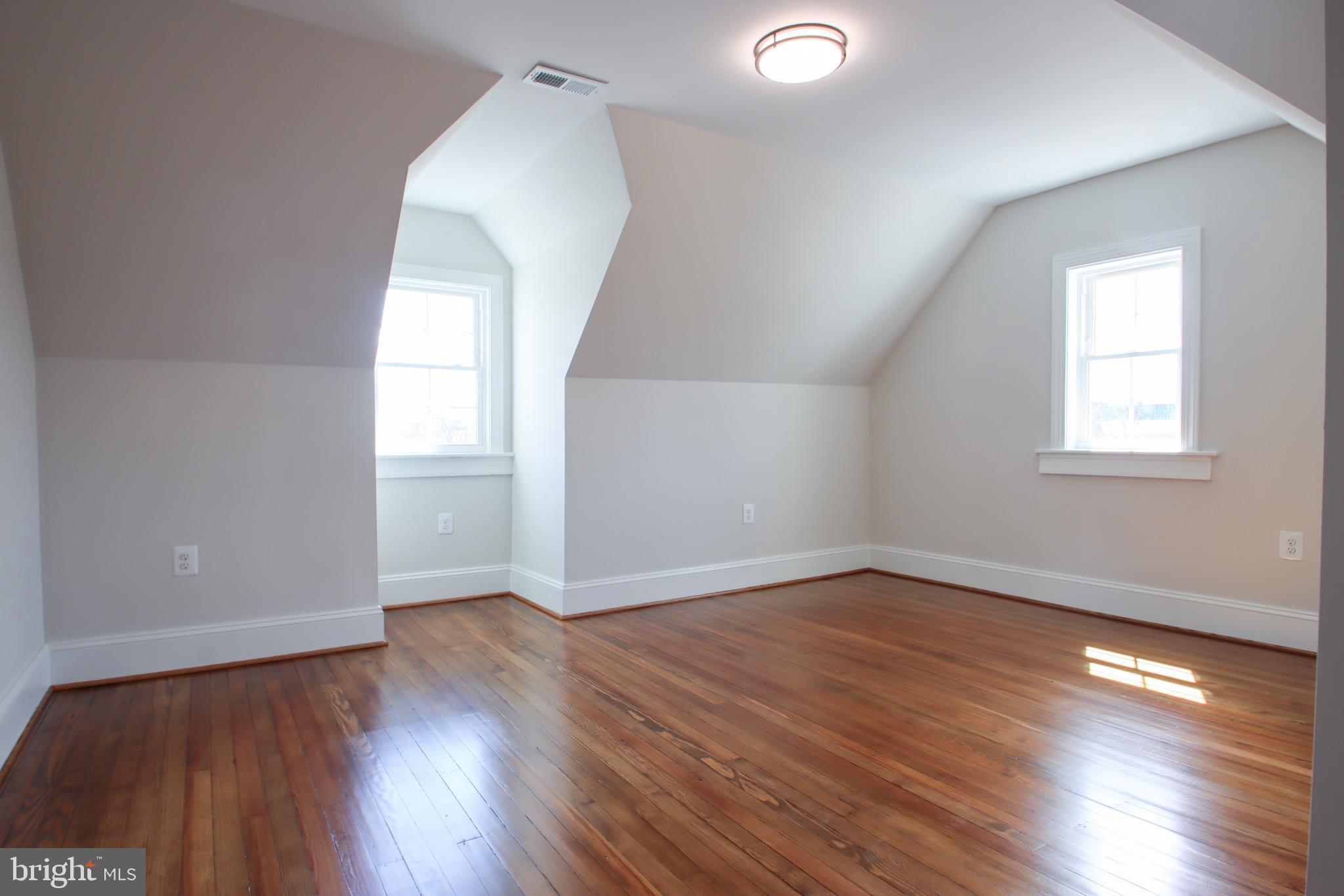 MONTEBELLO - Residential