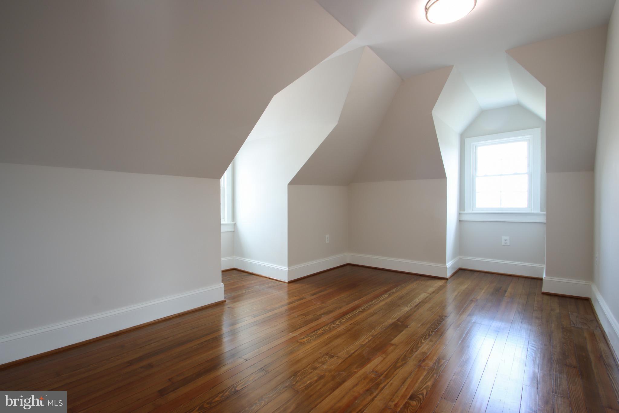 MONTEBELLO - Residential