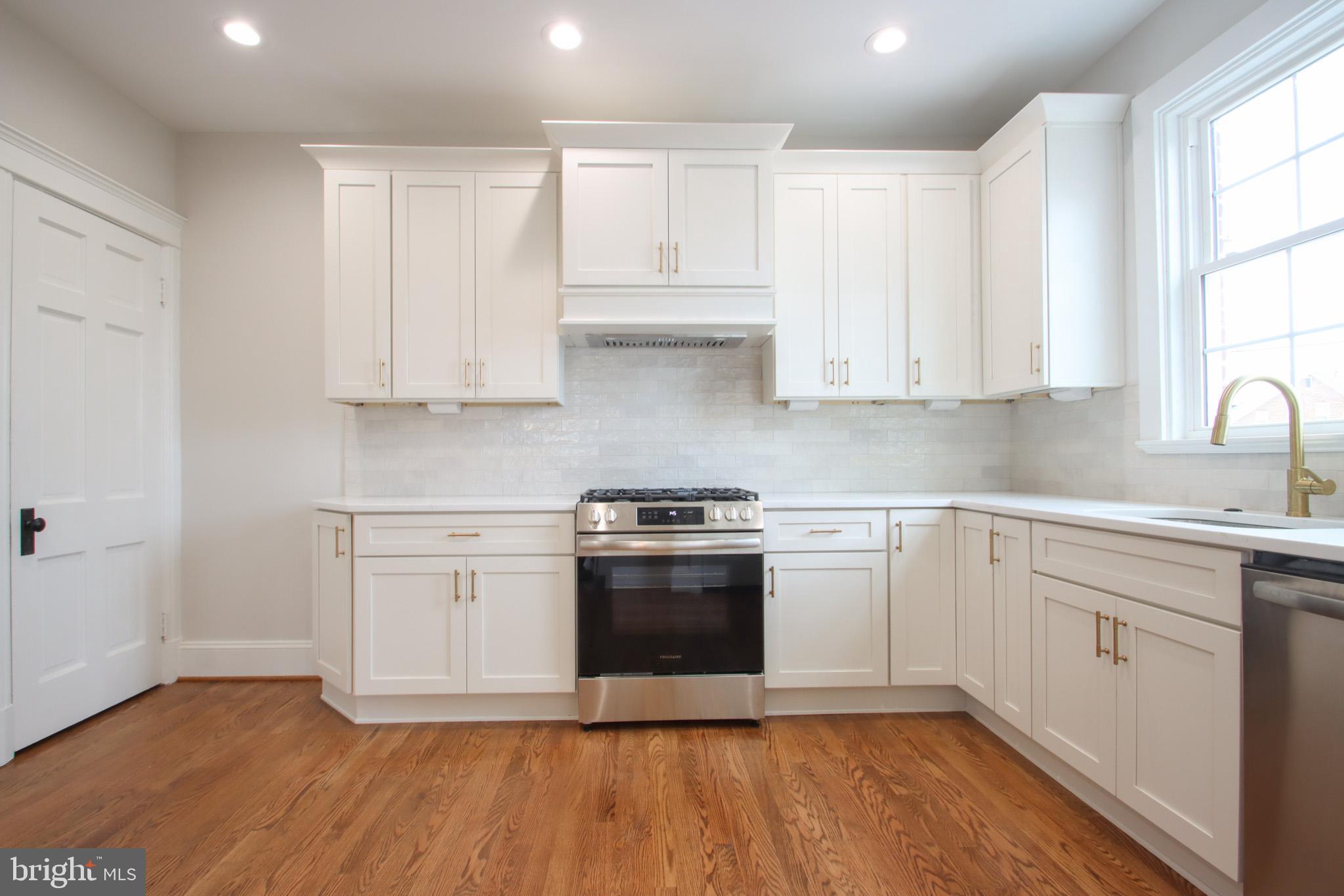 MONTEBELLO - Residential