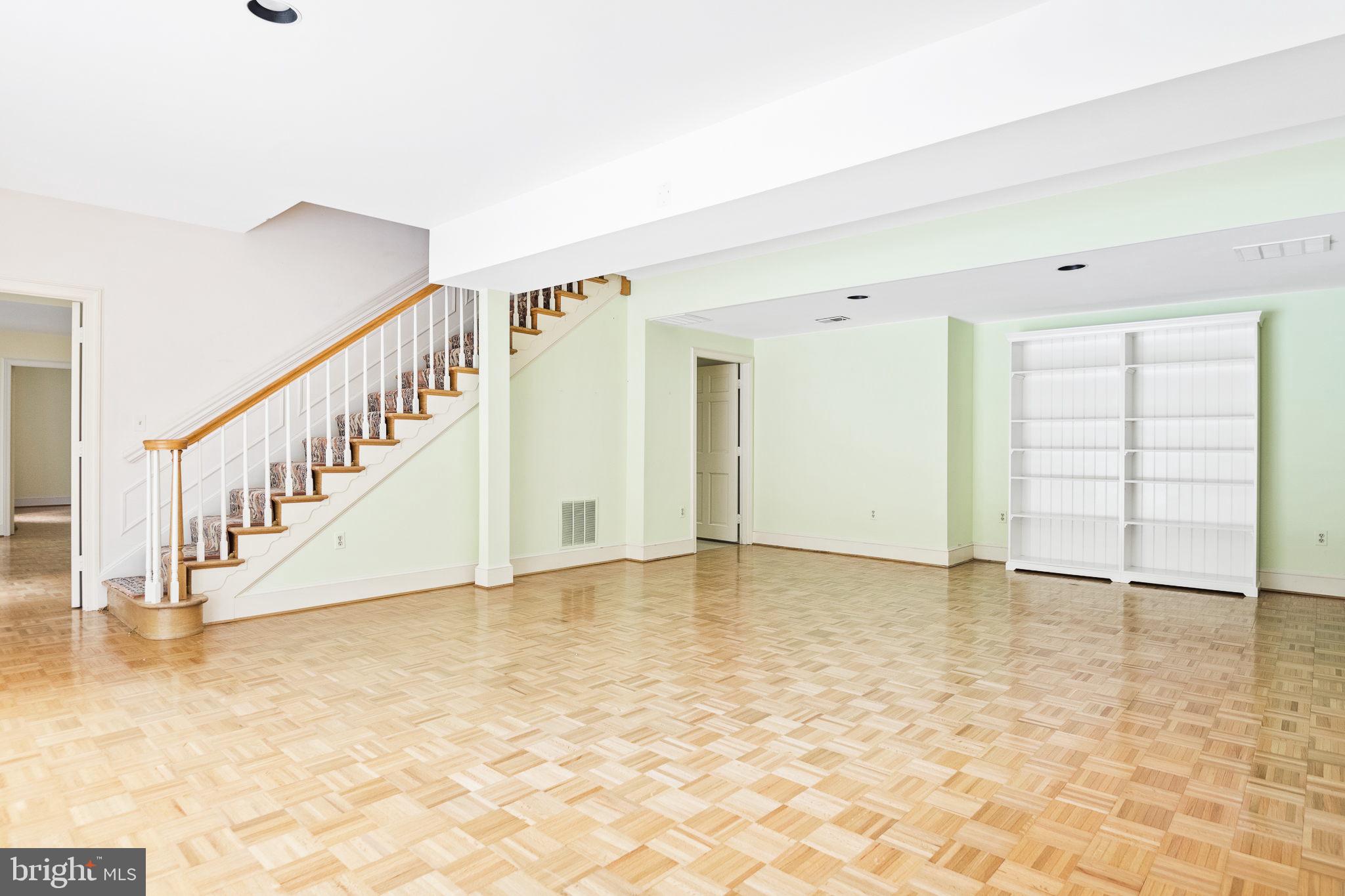 KENTSDALE ESTATES - Residential