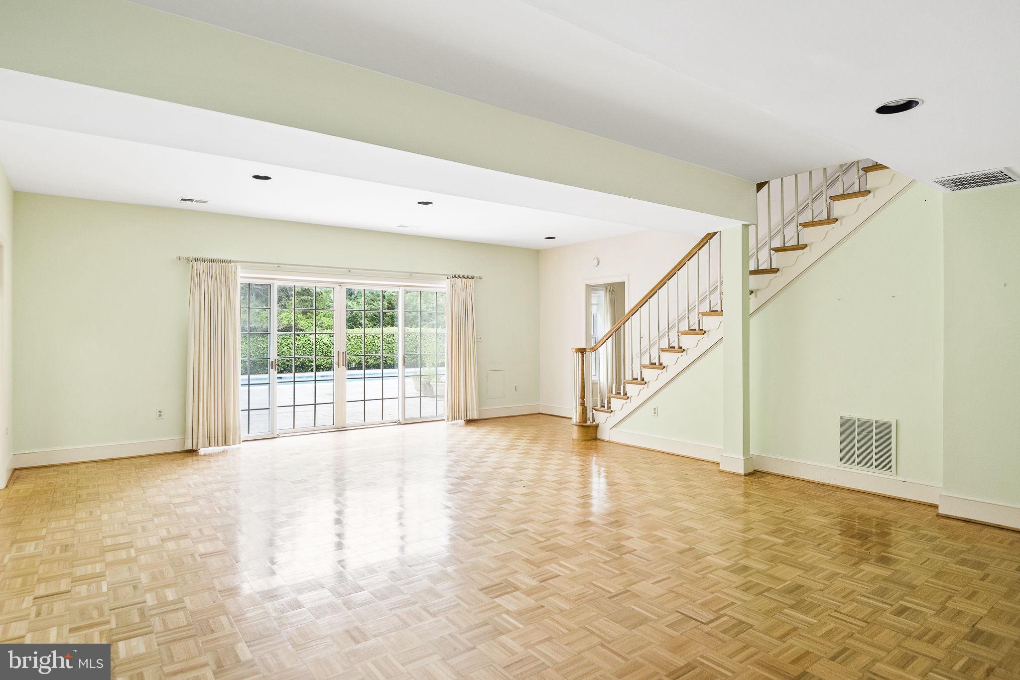 KENTSDALE ESTATES - Residential