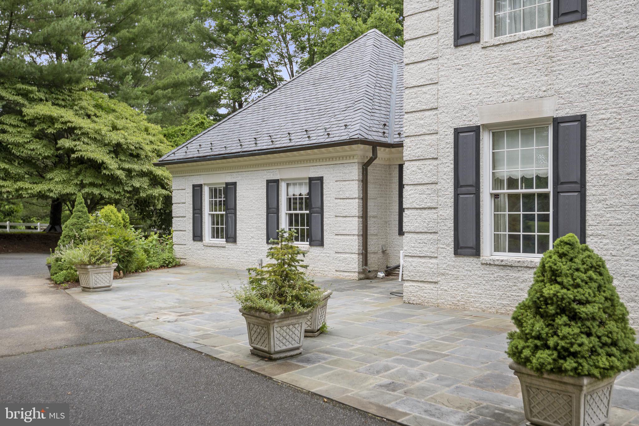 KENTSDALE ESTATES - Residential