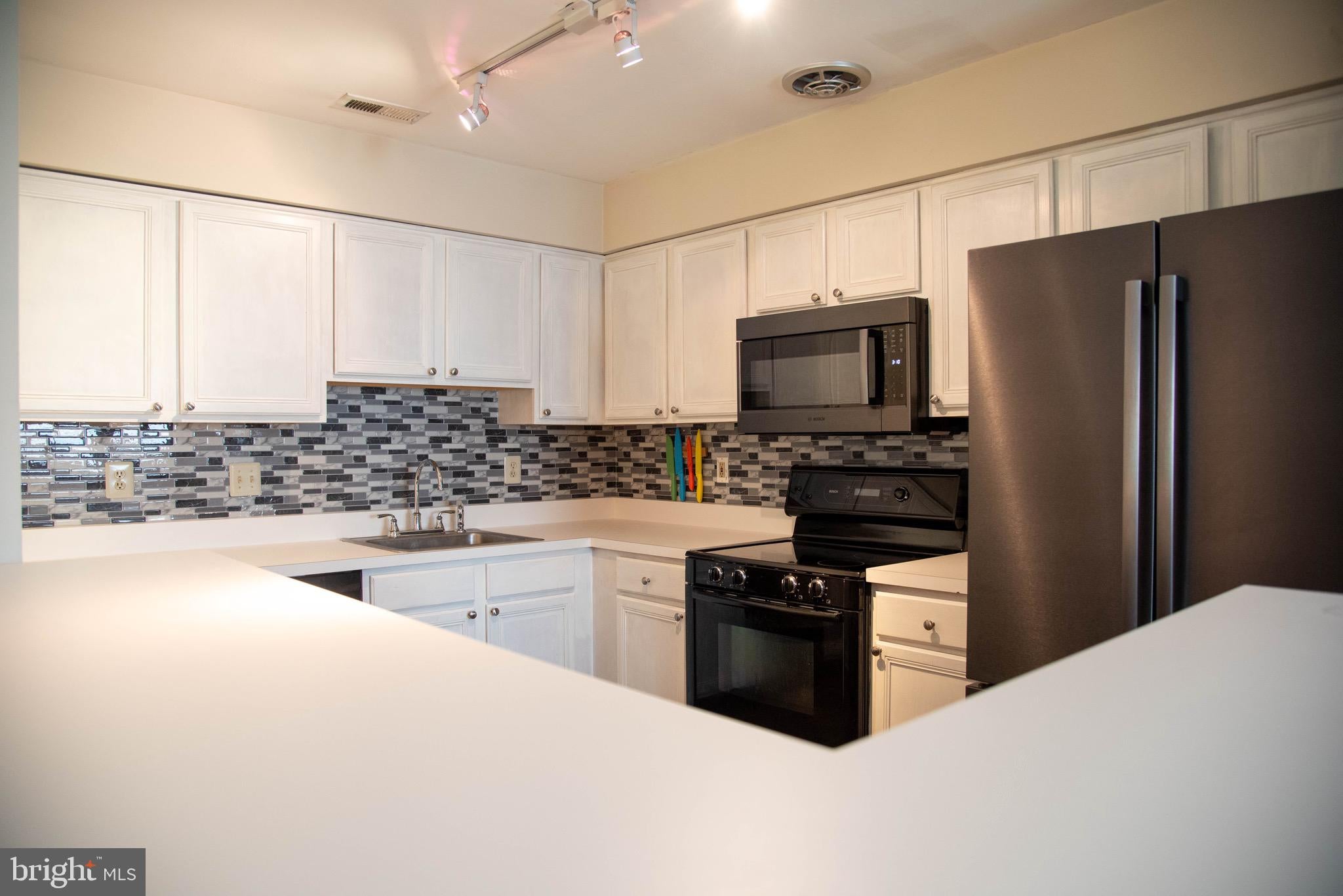 404 COLETTES COURT 404