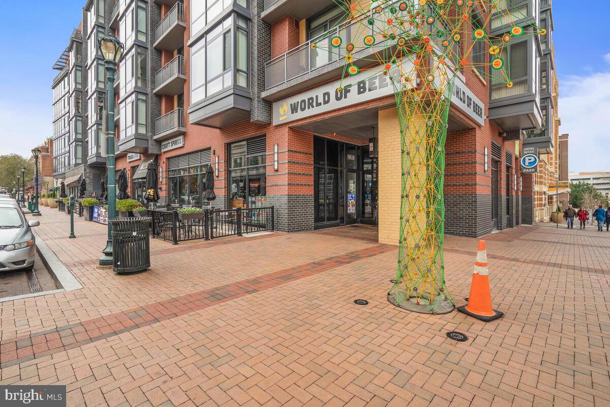 AMERICANA CENTRE - Residential Lease