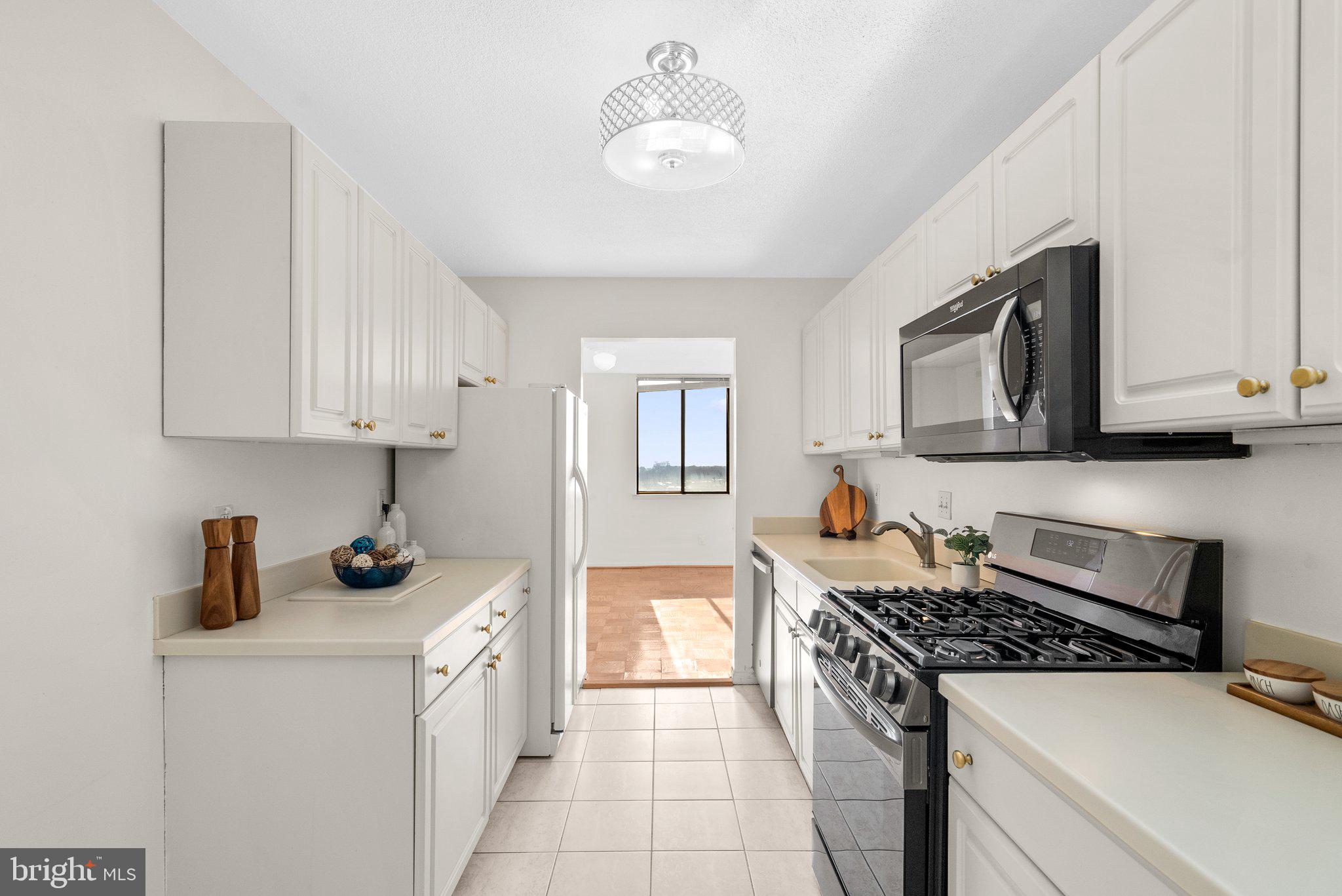 AMERICANA CENTRE - Residential Lease