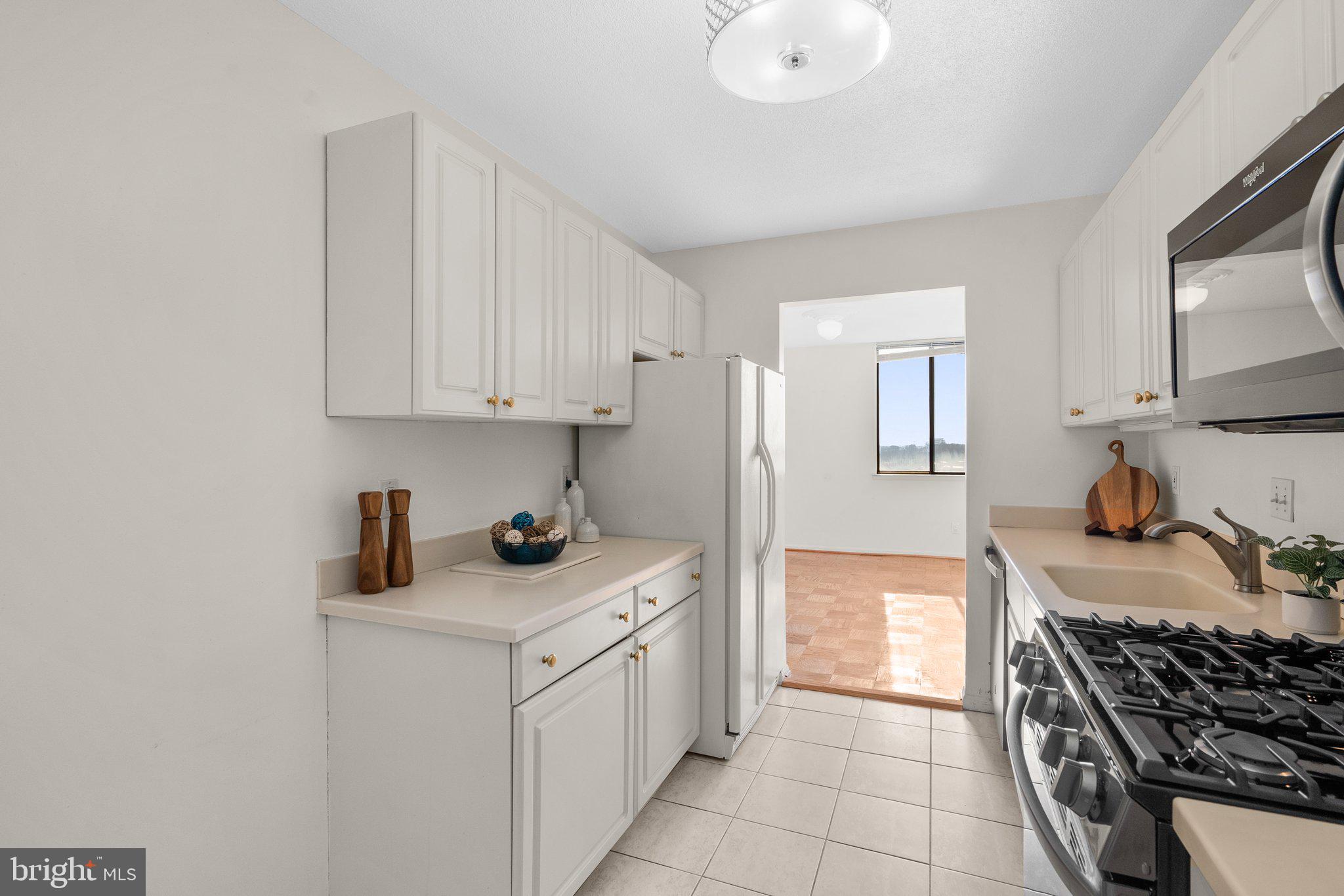 AMERICANA CENTRE - Residential Lease