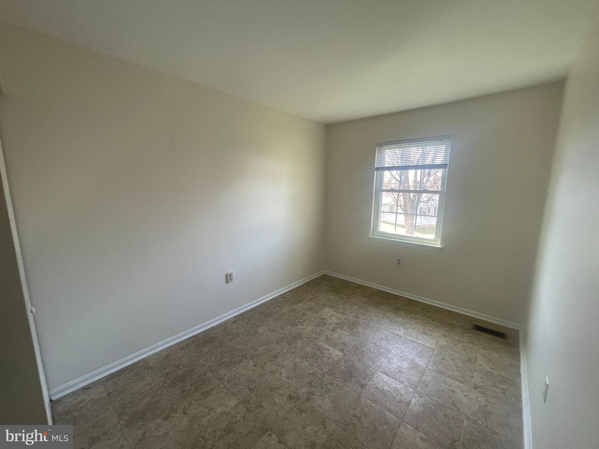 SURRY SQUARE - Residential Lease