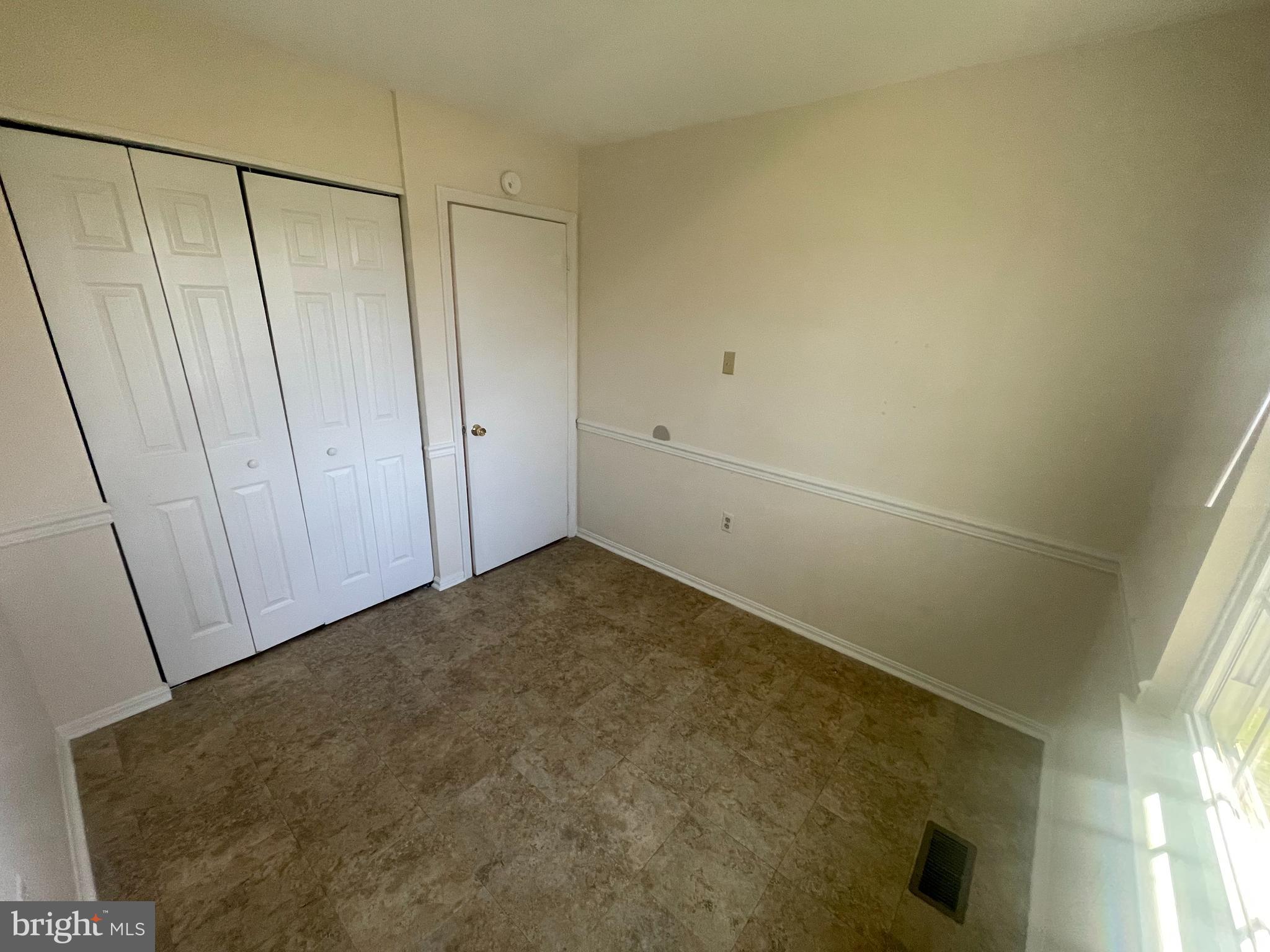 SURRY SQUARE - Residential Lease