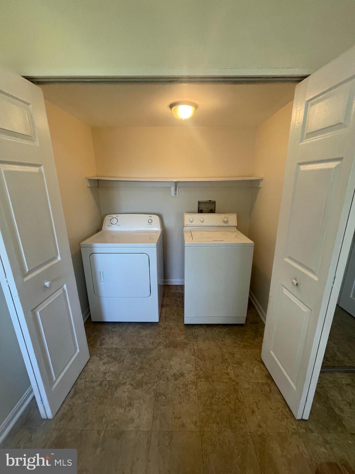 SURRY SQUARE - Residential Lease