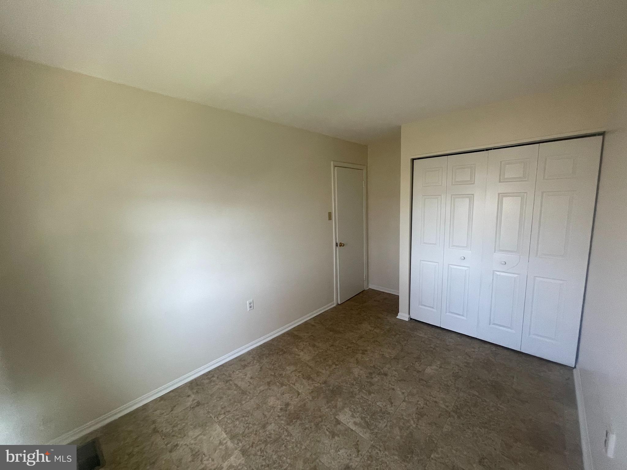 SURRY SQUARE - Residential Lease