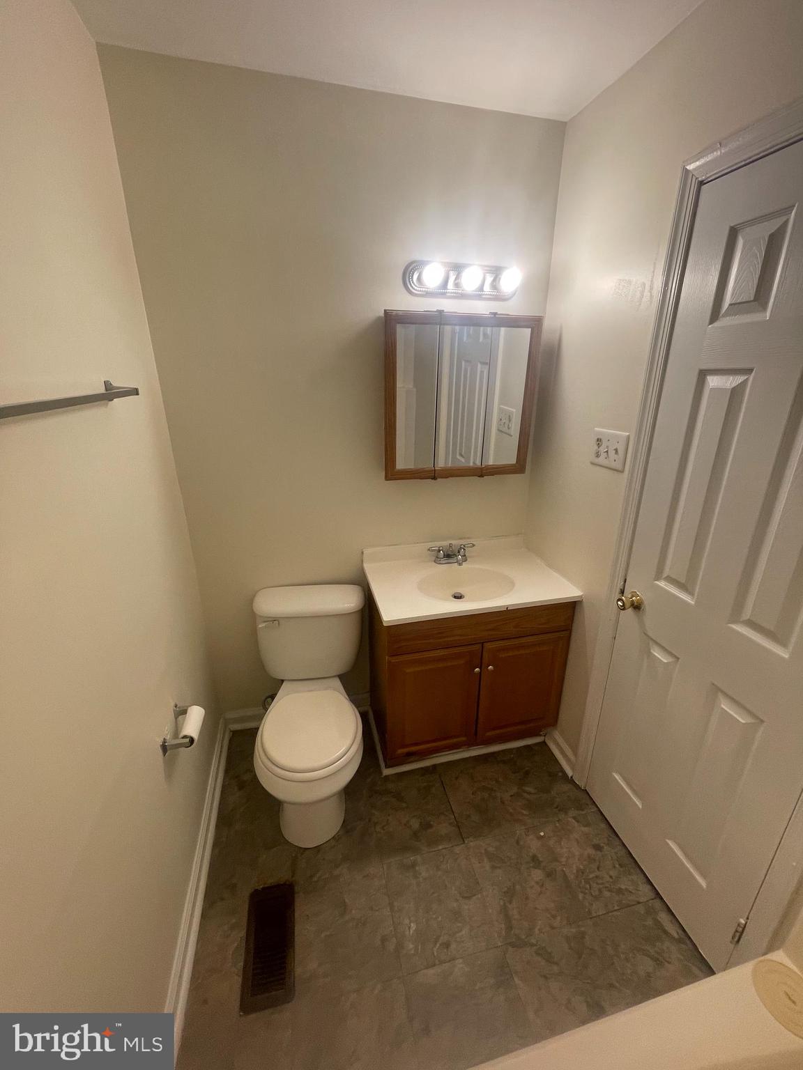 SURRY SQUARE - Residential Lease