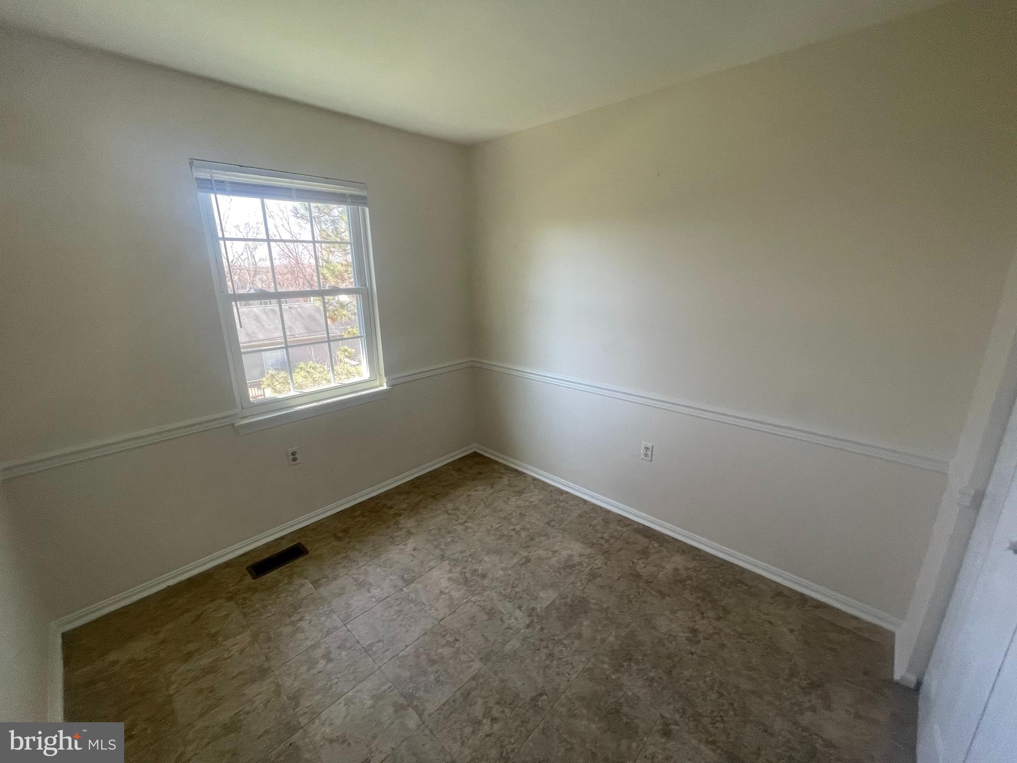 SURRY SQUARE - Residential Lease