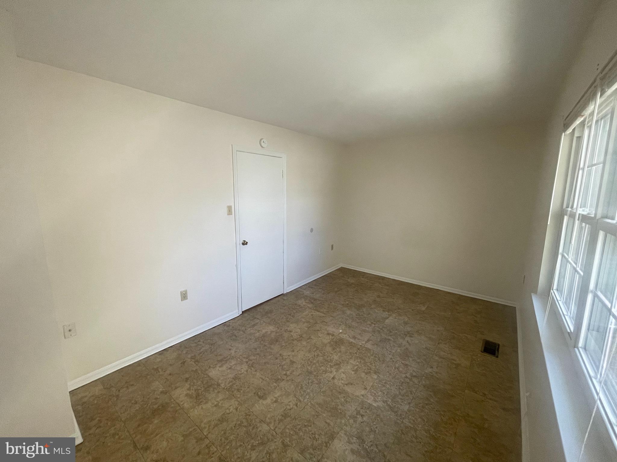 SURRY SQUARE - Residential Lease