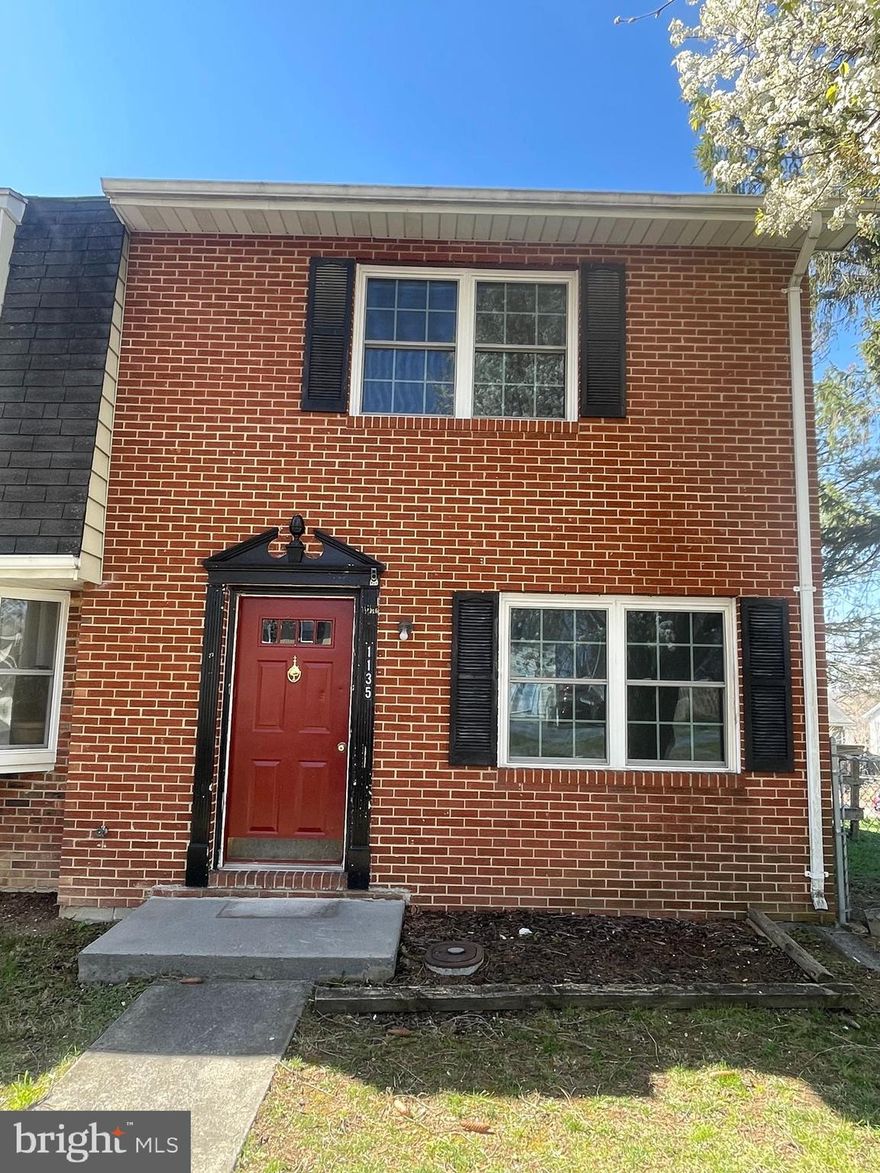 3br 1bath end townhouse located in Stephens City off Main St. Vinyl flooring throughout  house. Washer and Dryer included. Large fenced in backyard. 

Requirements to qualify: (1) Minimum household annual income $63k, (2) Good Credit, and (3) Good landlord reference.

Please use Virginia Realtor Application for Residential Lease. $42 application fee per applicant, return application and fee to Crum Realty in Winchester. Cash or money order only for application fee.
