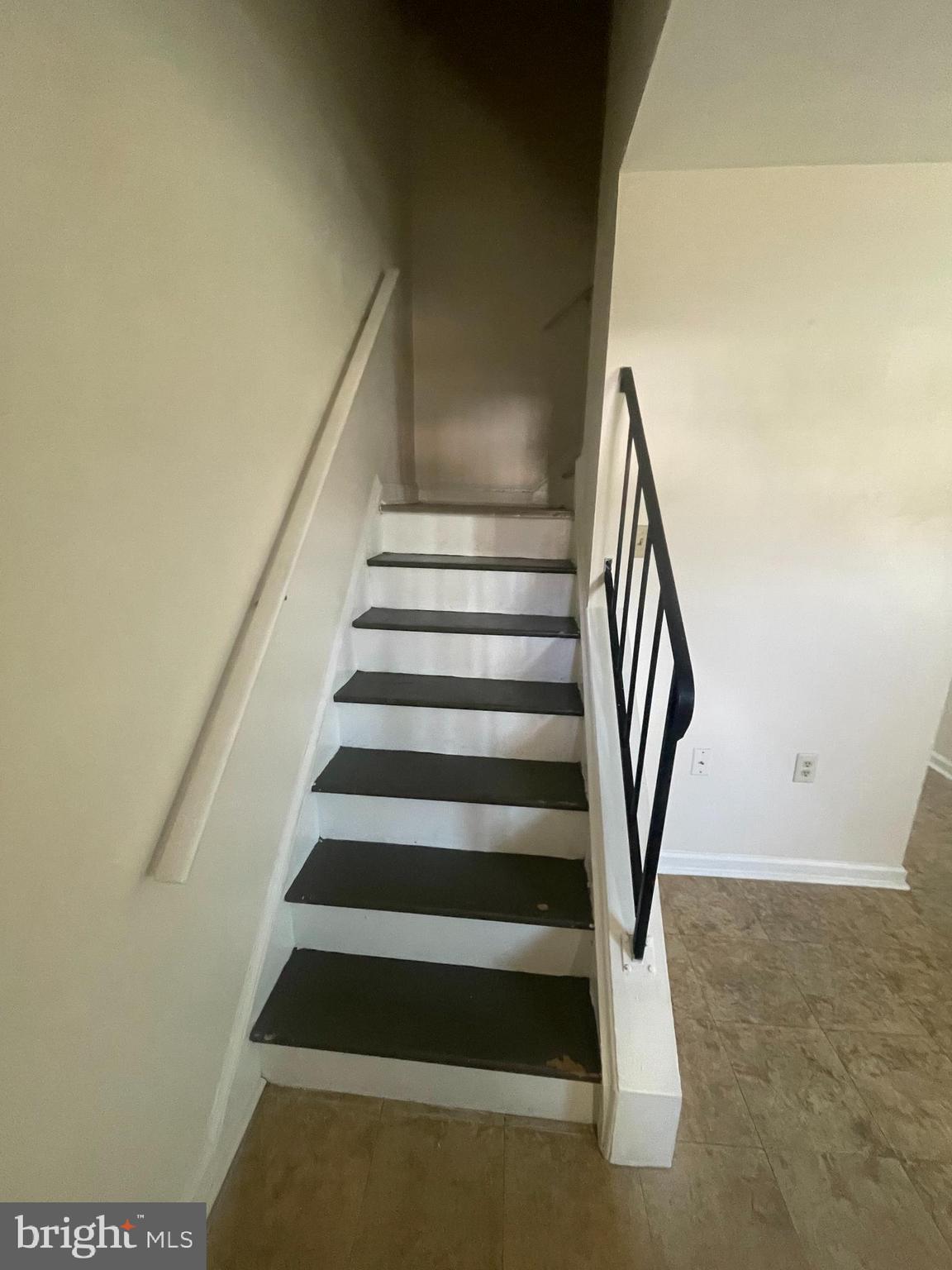 SURRY SQUARE - Residential Lease