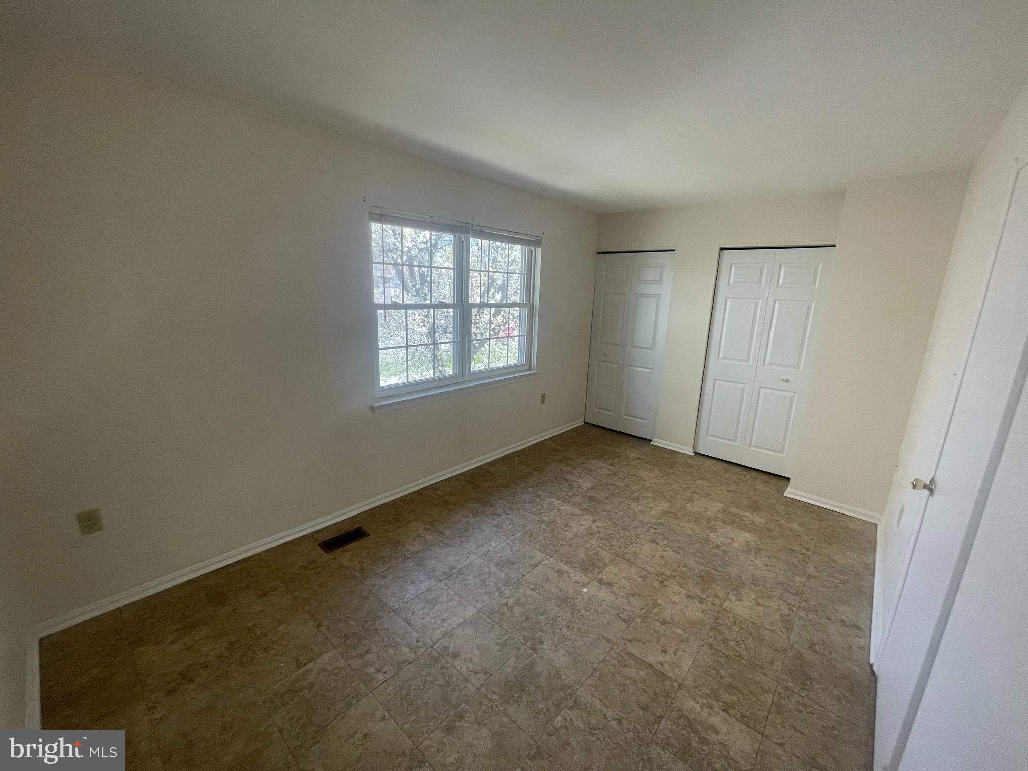 SURRY SQUARE - Residential Lease