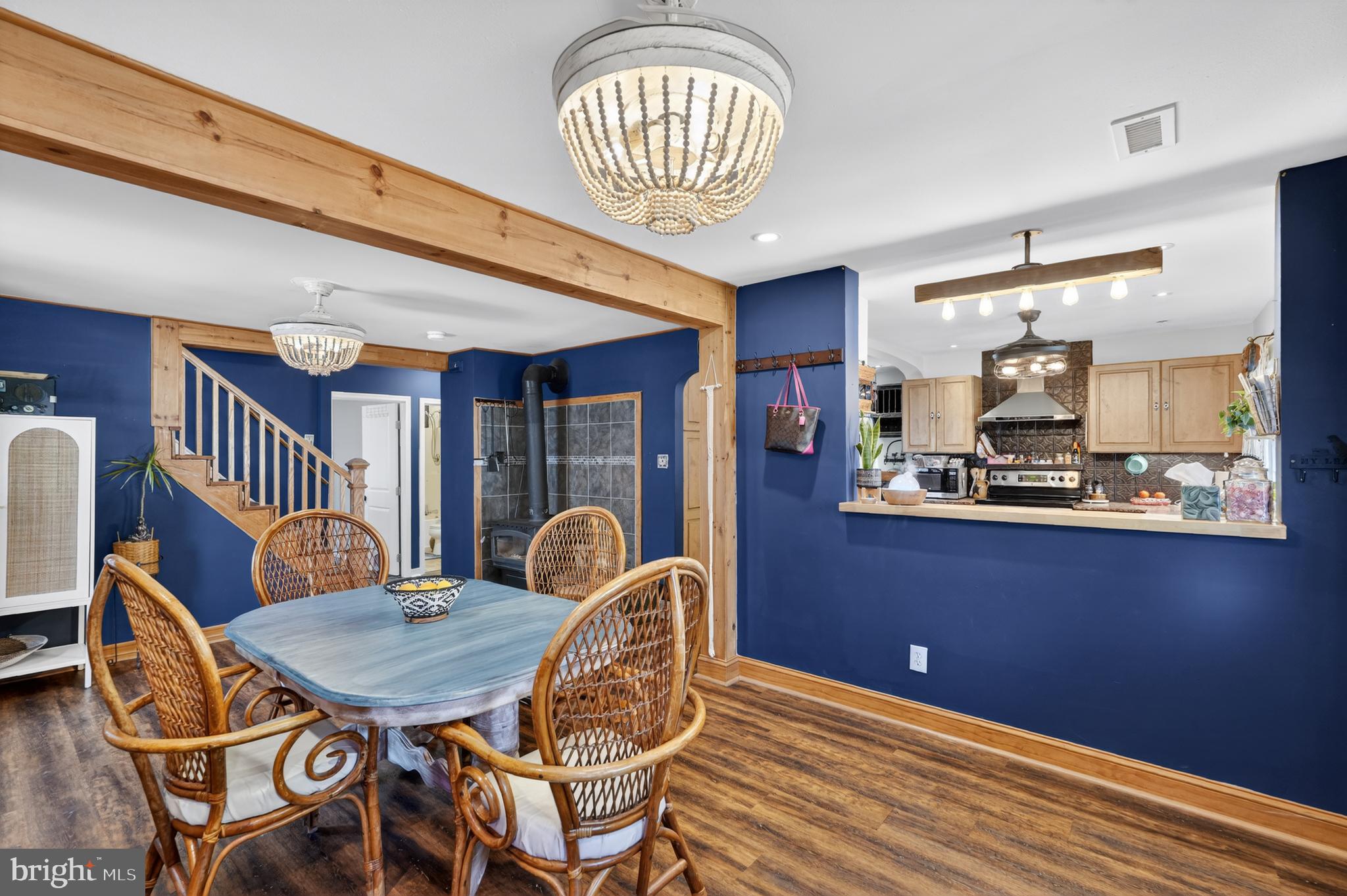 1206 LAKEVIEW DRIVE