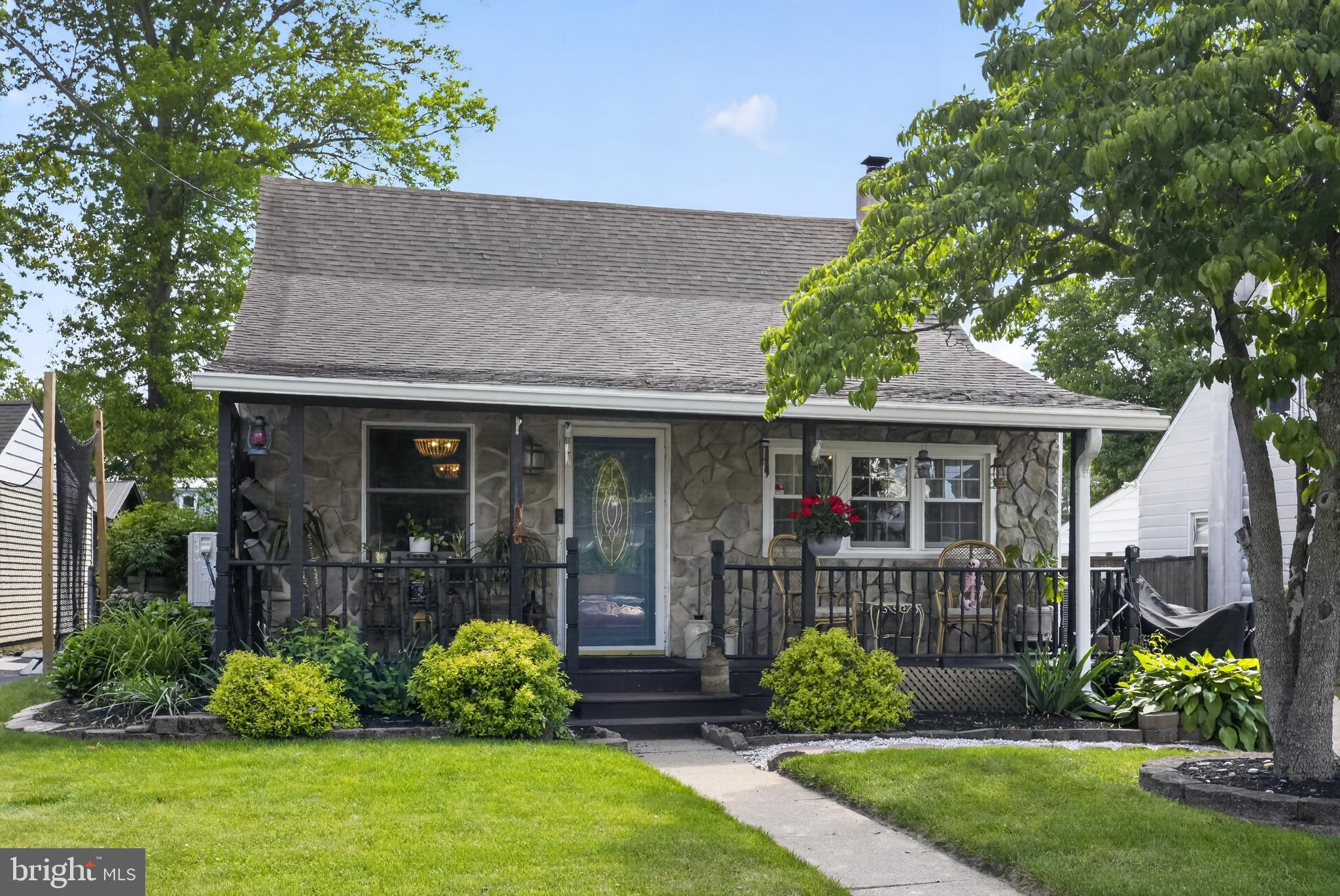 1206 LAKEVIEW DRIVE