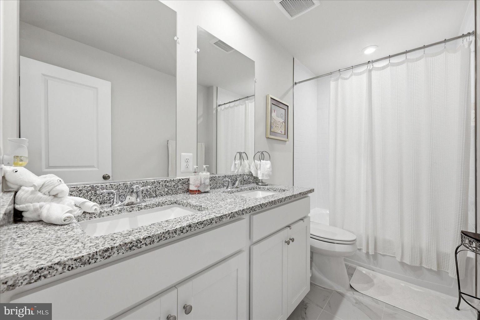 PRESIDENTS POINTE - Residential