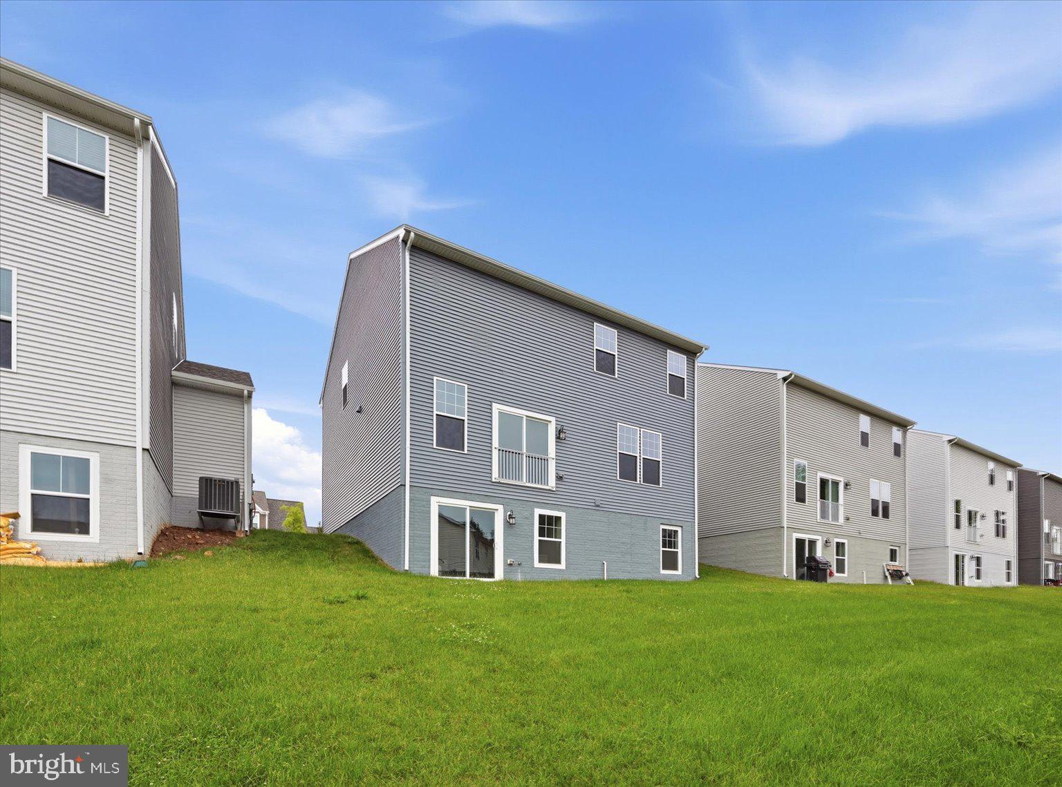 PRESIDENTS POINTE - Residential