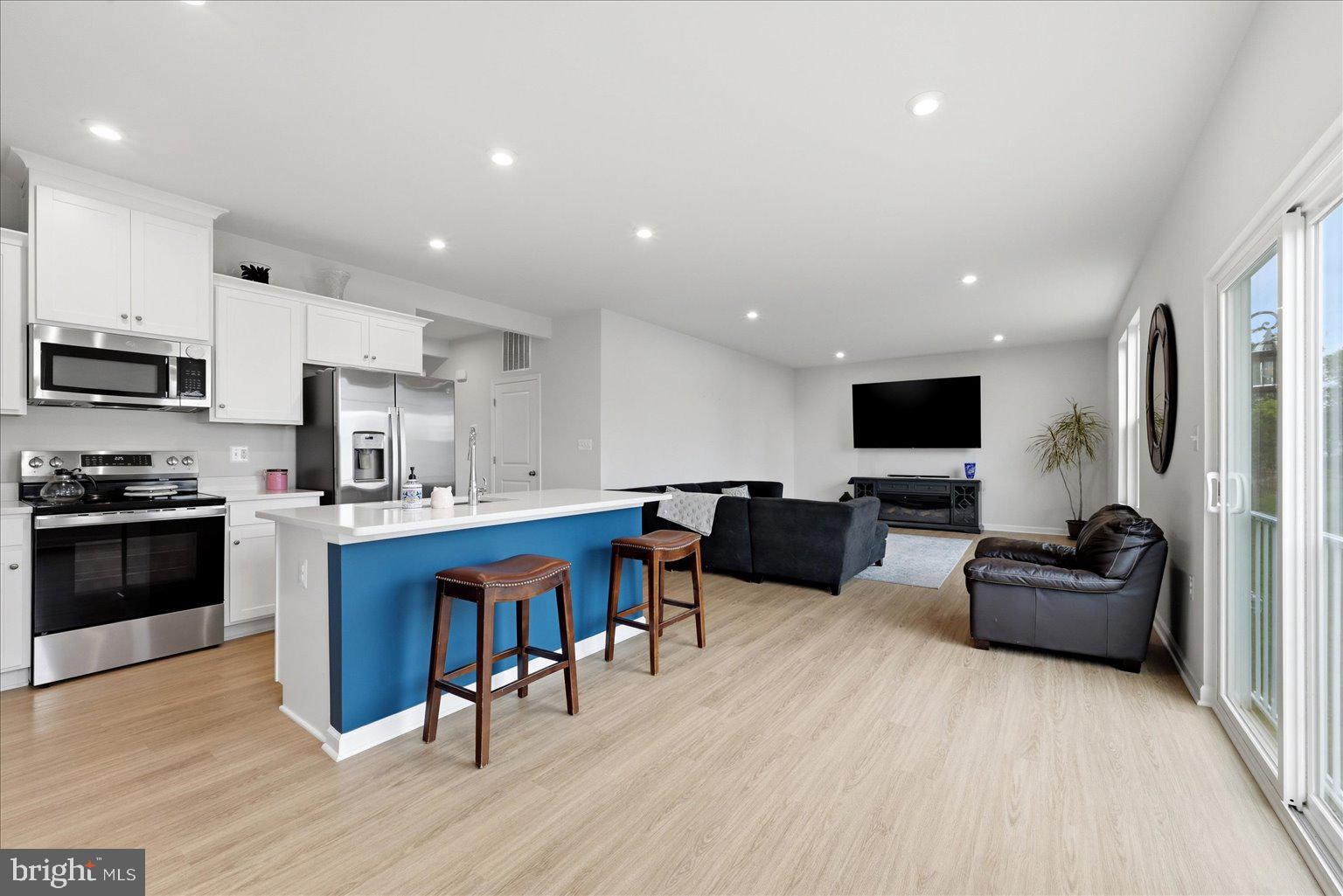 PRESIDENTS POINTE - Residential