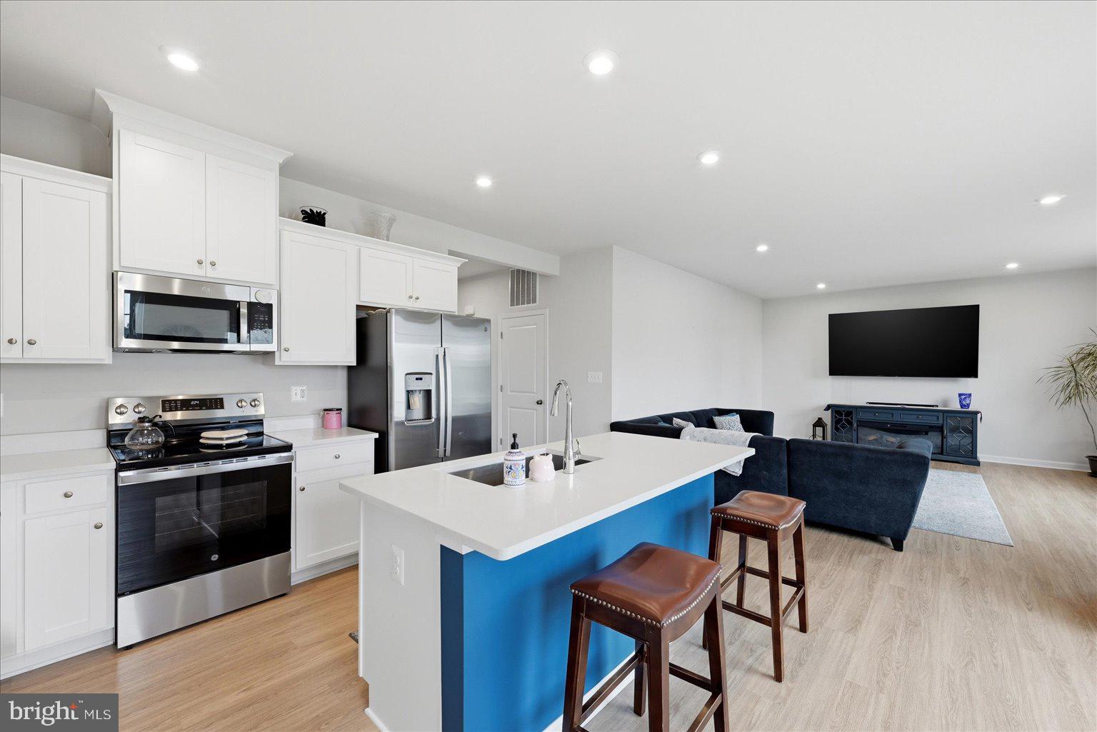 PRESIDENTS POINTE - Residential