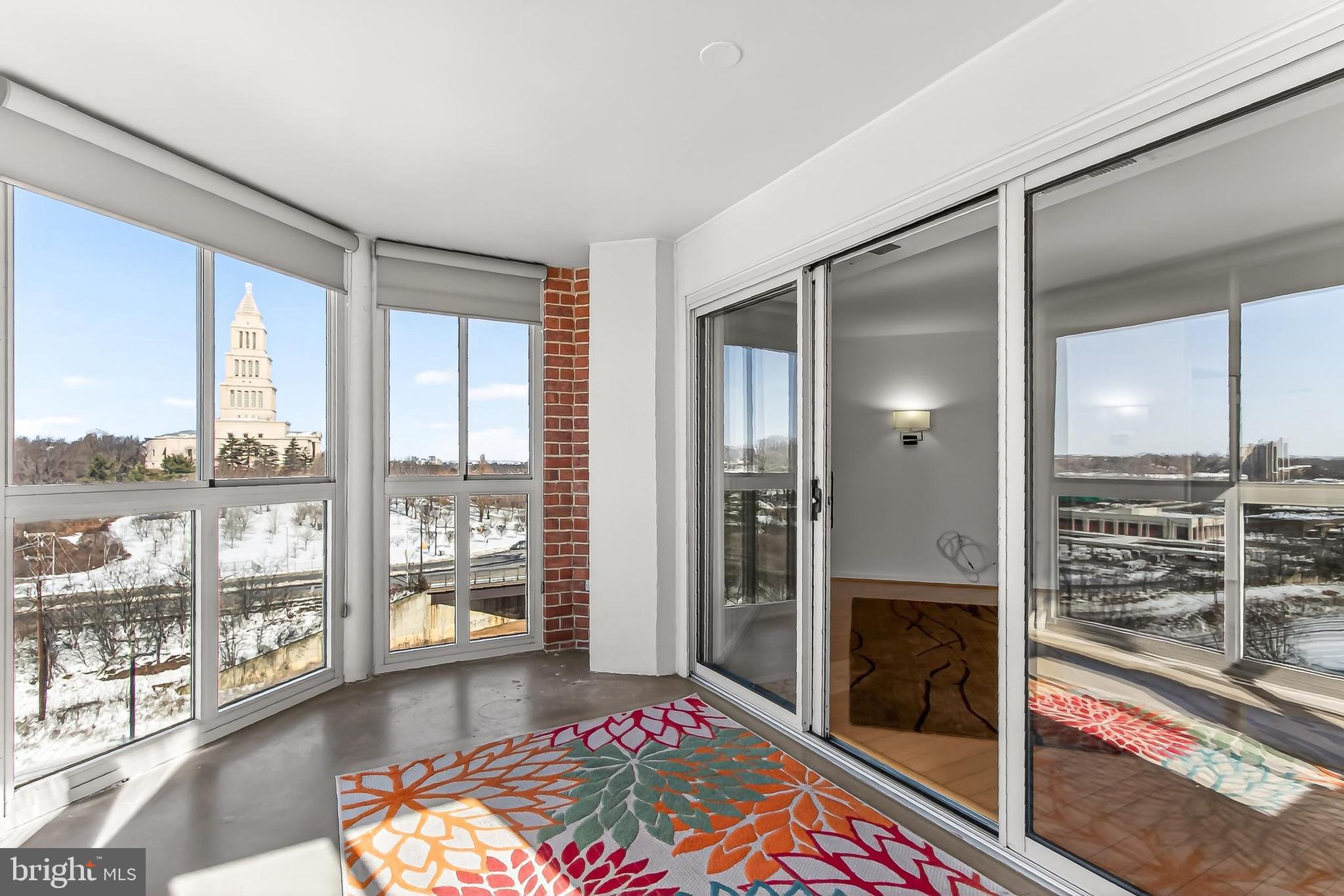 CARLYLE TOWERS - Residential