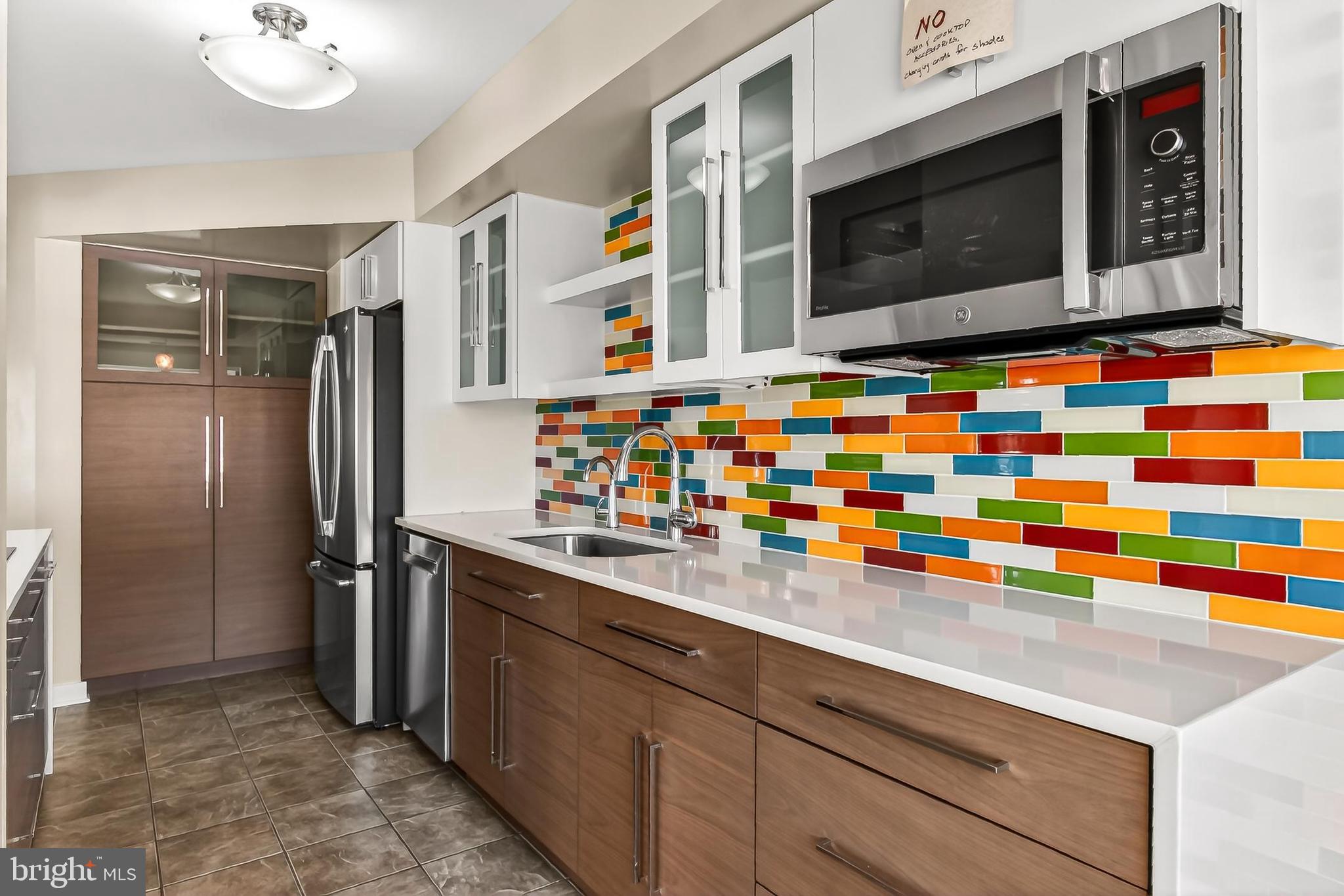 CARLYLE TOWERS - Residential