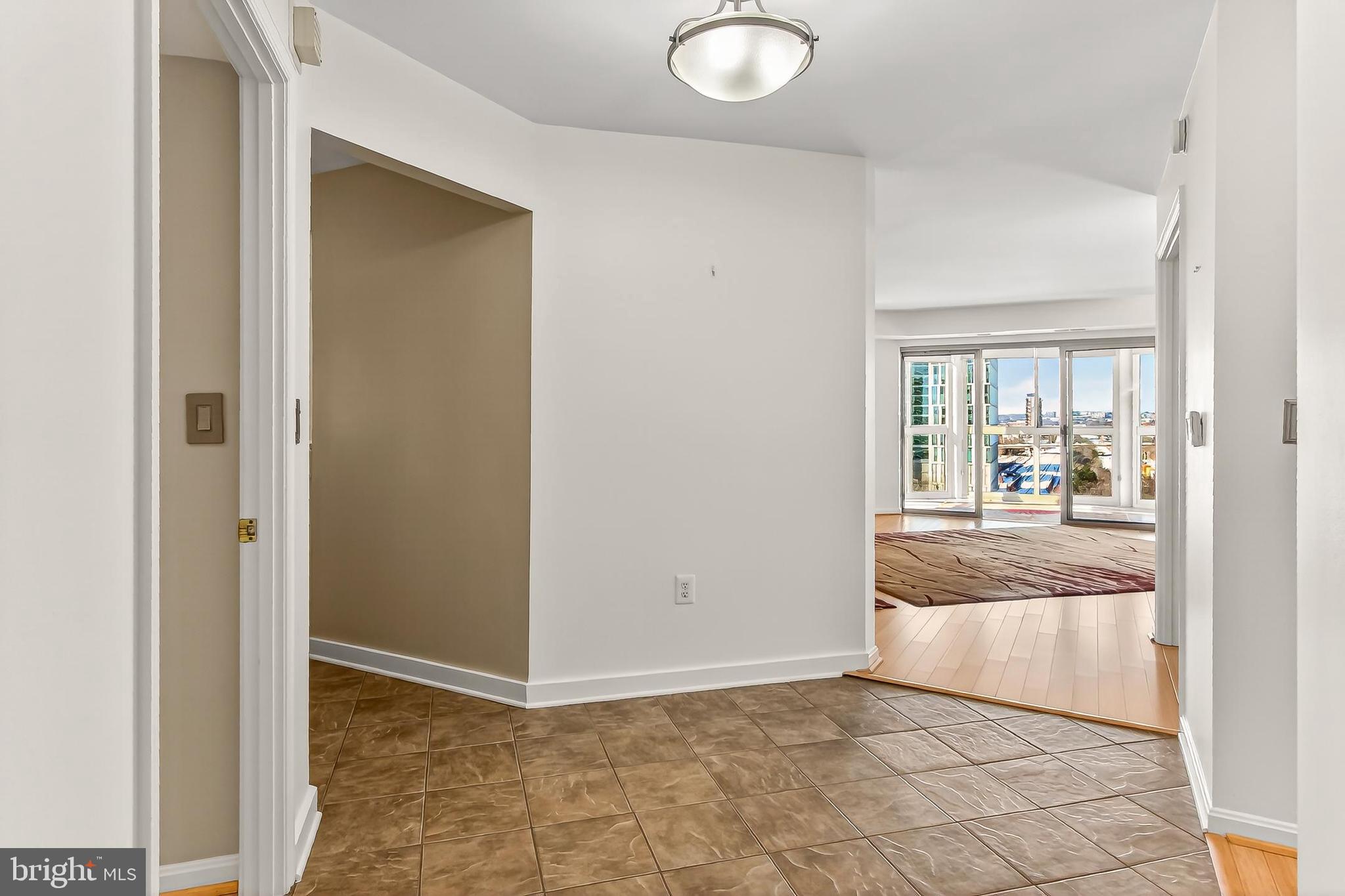 CARLYLE TOWERS - Residential