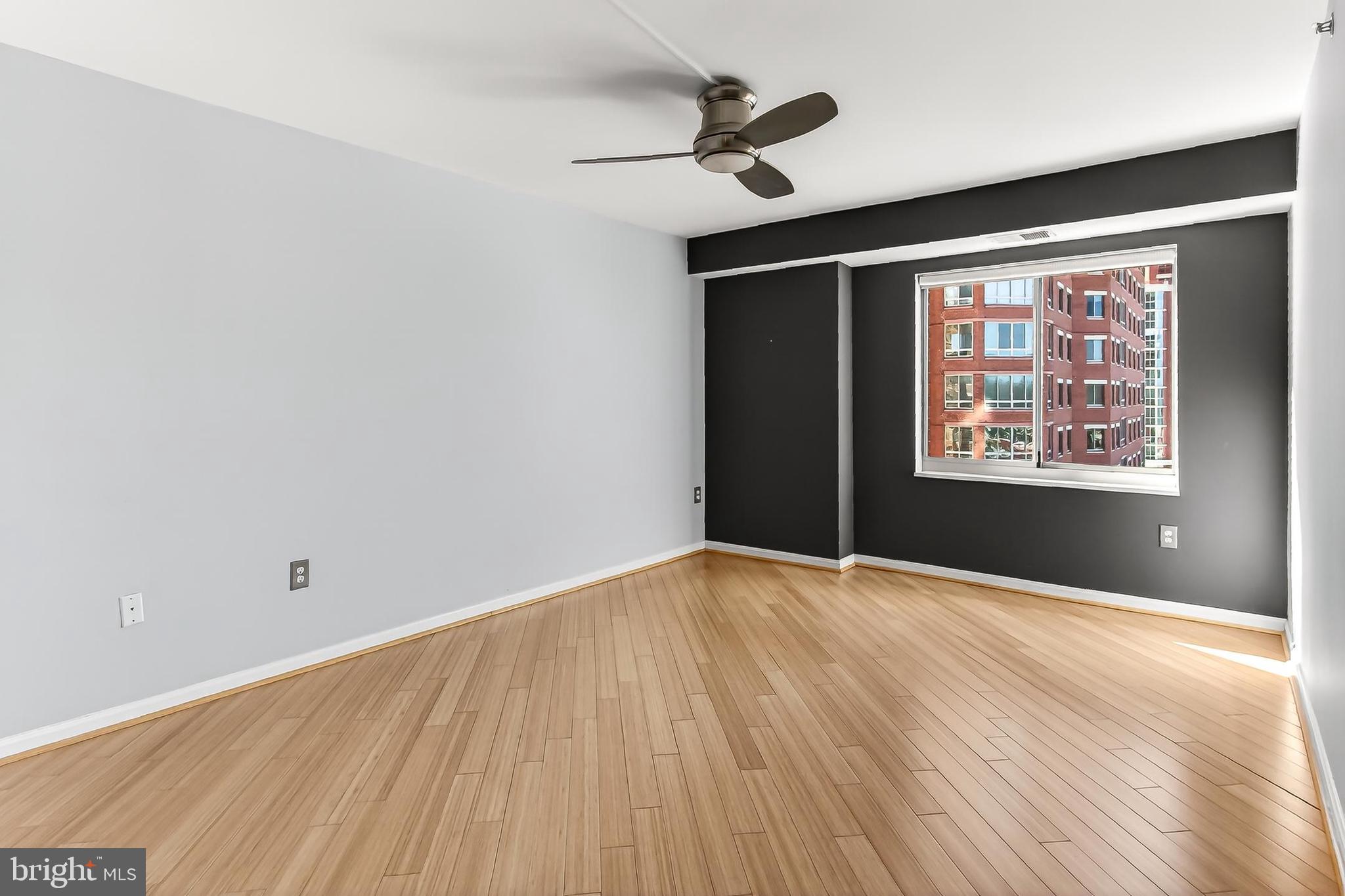 CARLYLE TOWERS - Residential