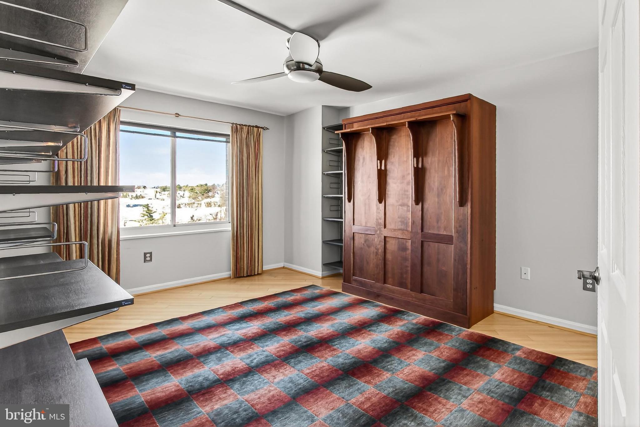 CARLYLE TOWERS - Residential