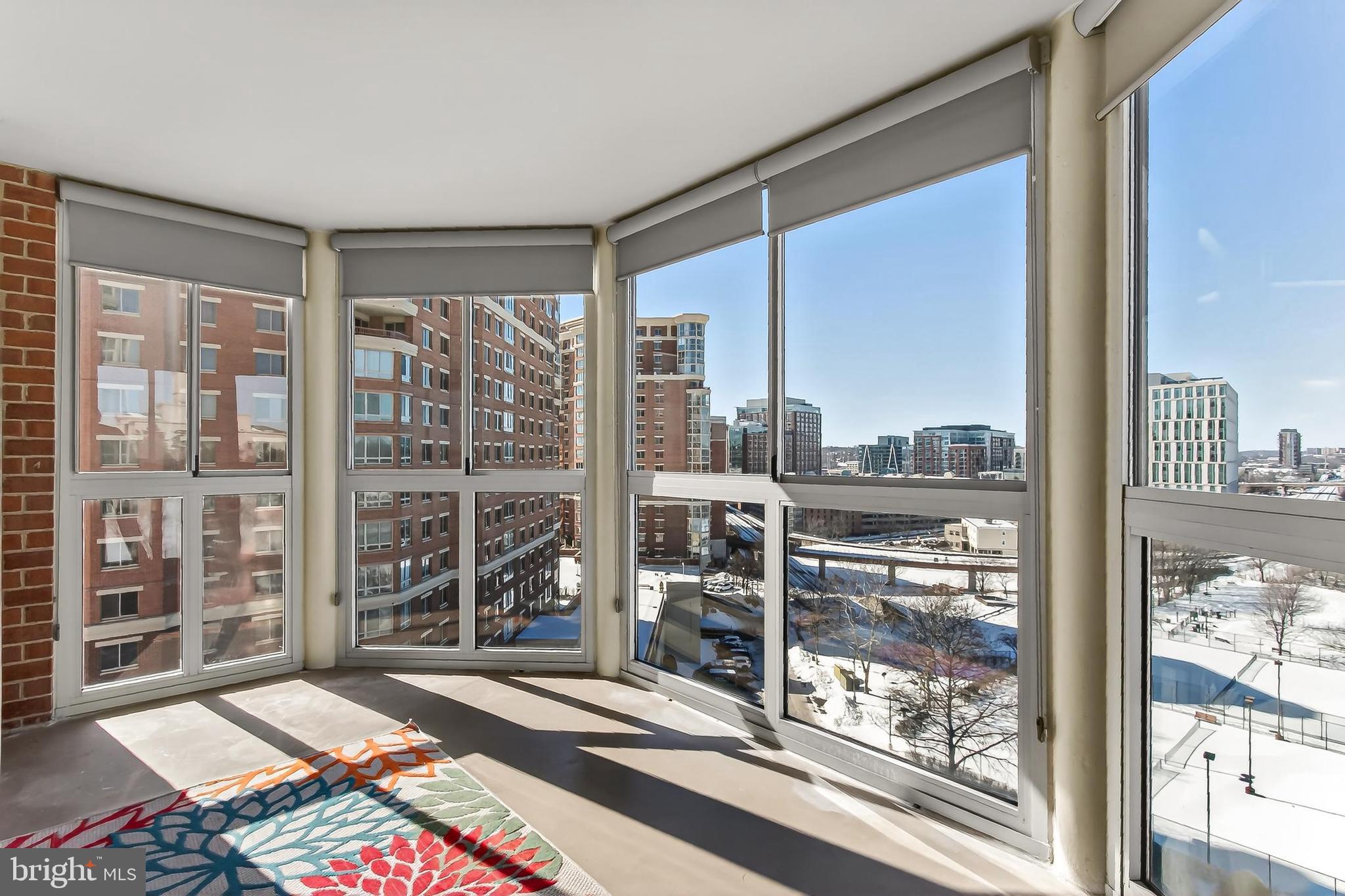 CARLYLE TOWERS - Residential