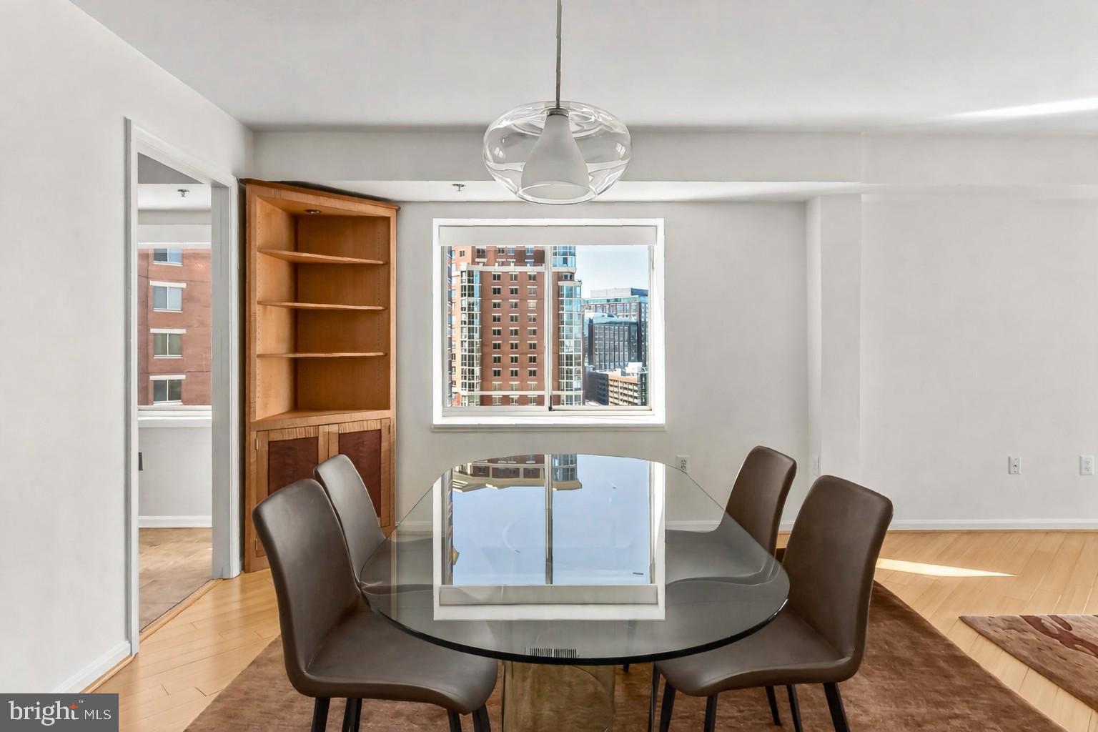 CARLYLE TOWERS - Residential