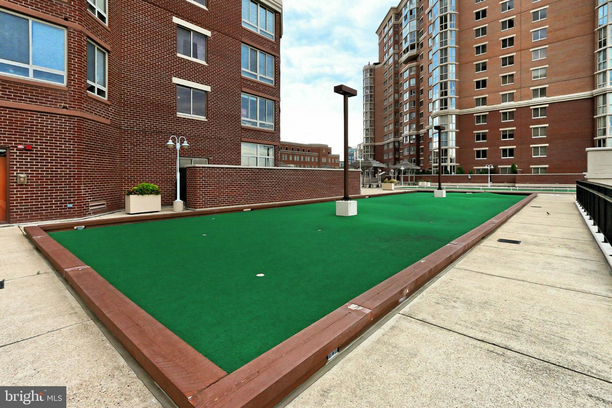 CARLYLE TOWERS - Residential