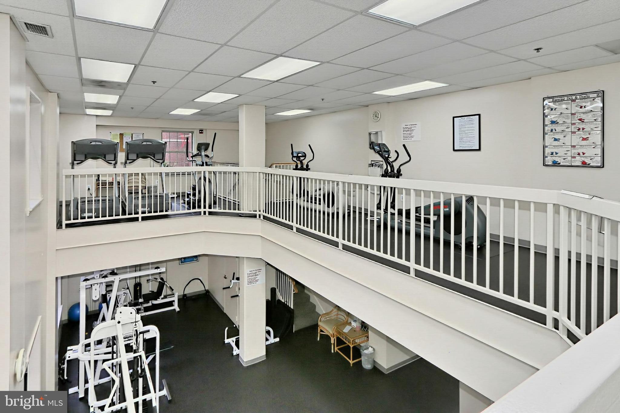 CARLYLE TOWERS - Residential