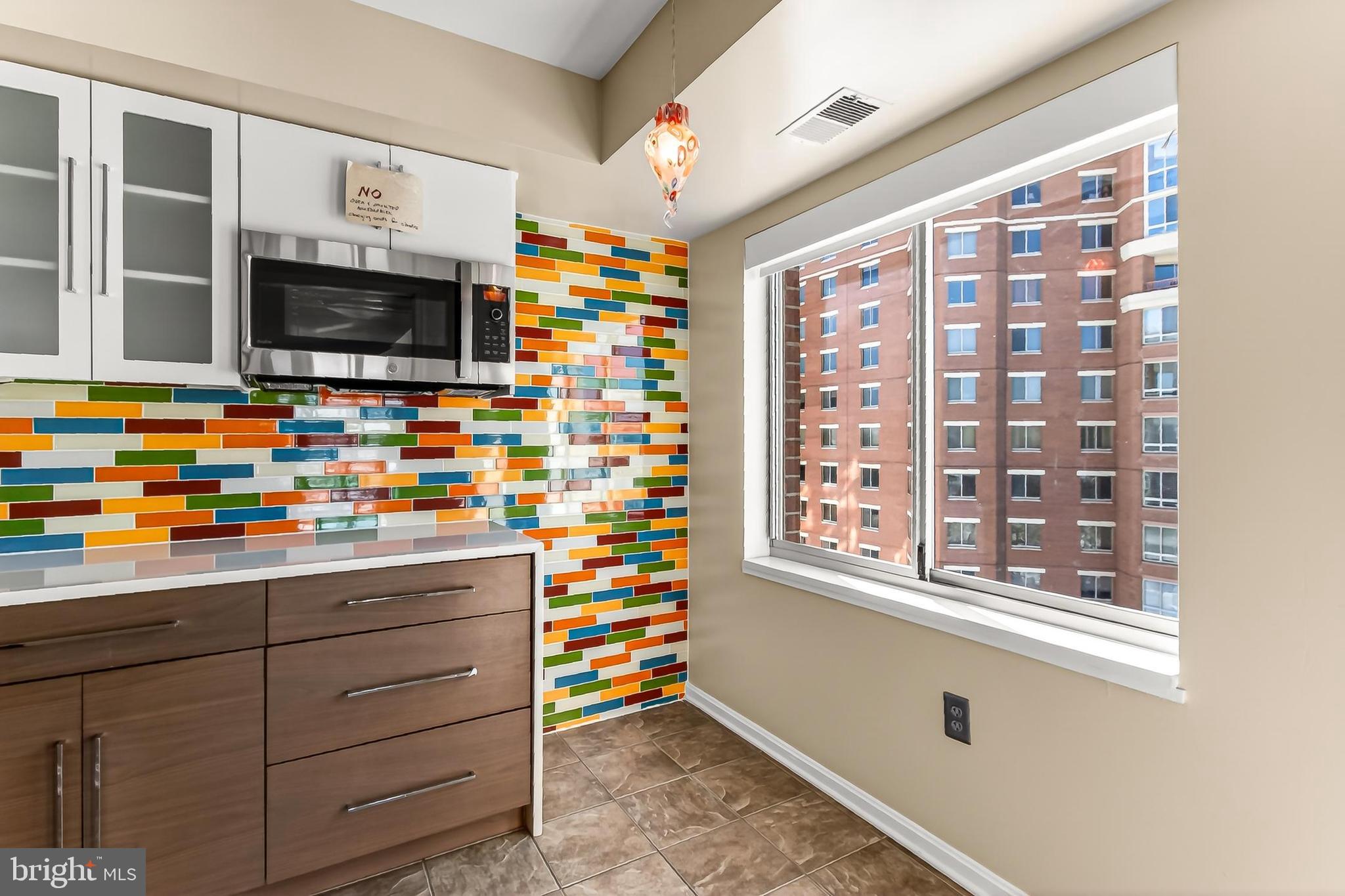 CARLYLE TOWERS - Residential