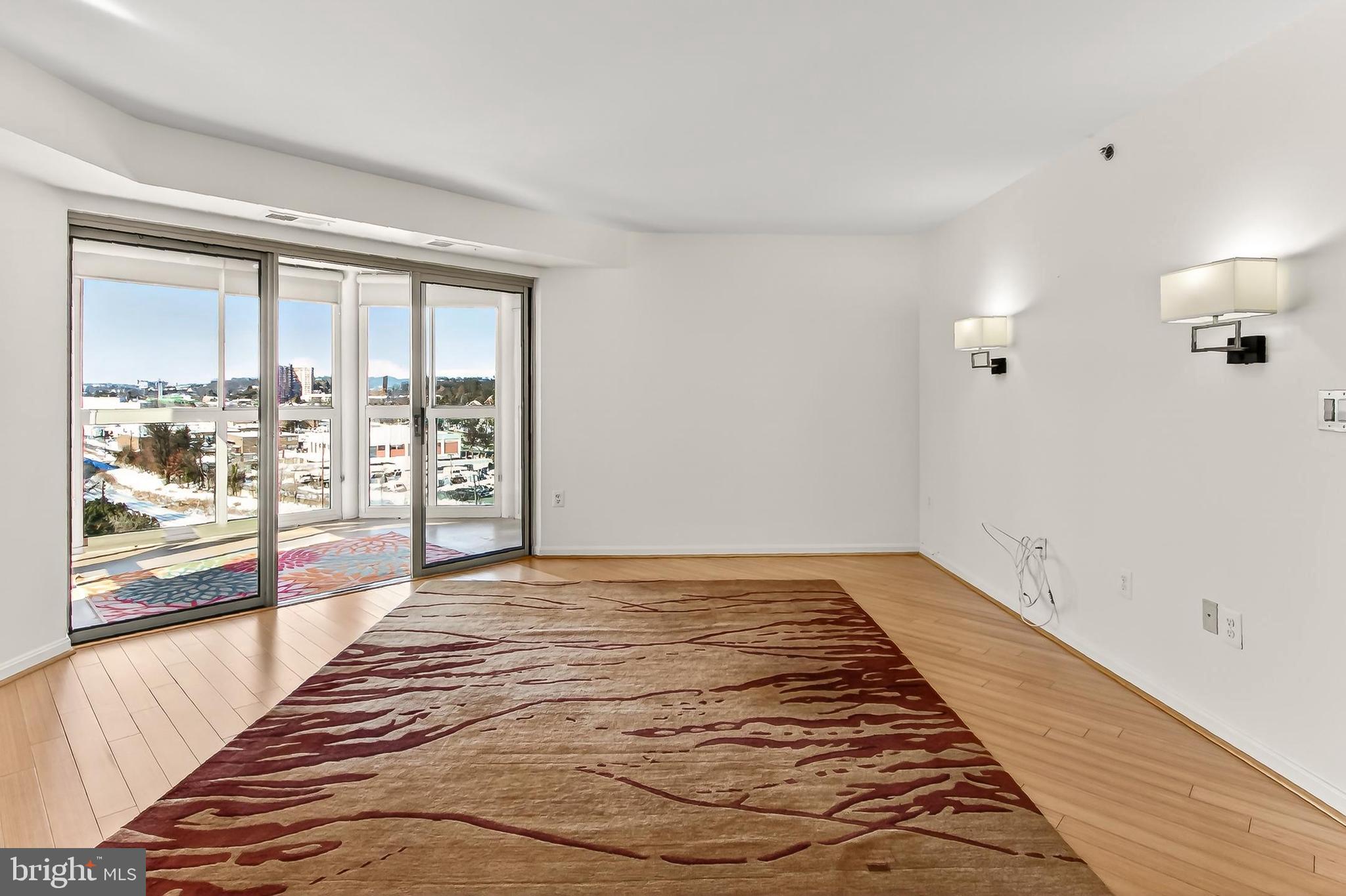 CARLYLE TOWERS - Residential