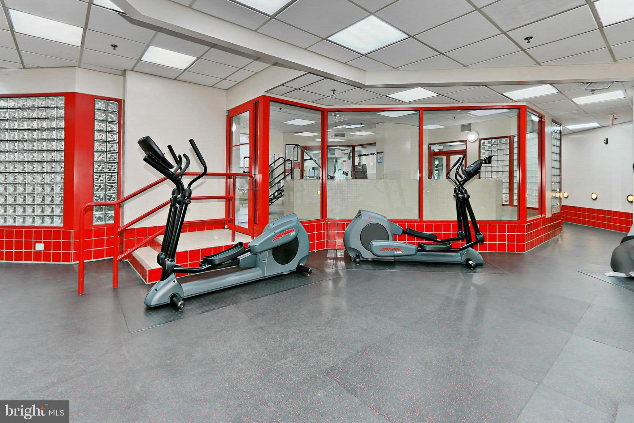 CARLYLE TOWERS - Residential