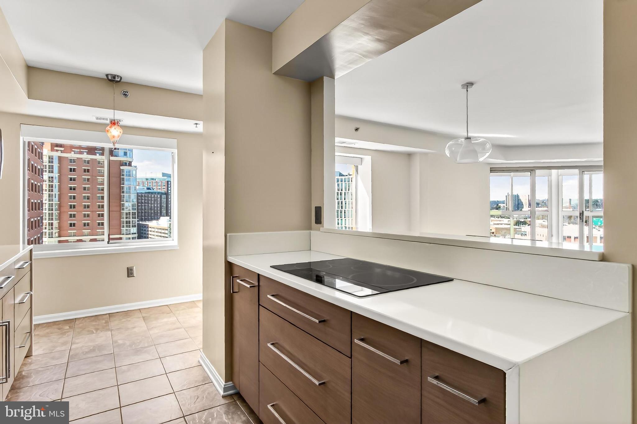 CARLYLE TOWERS - Residential