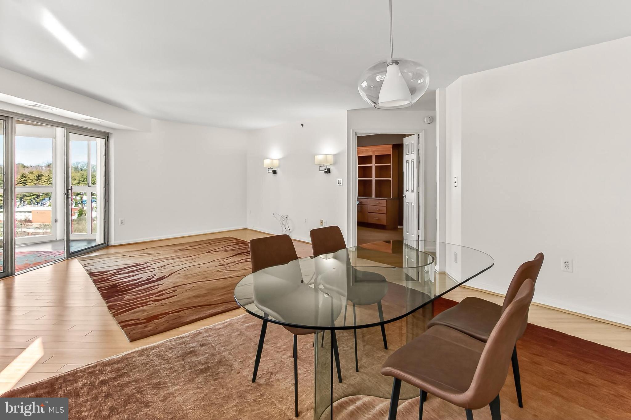 CARLYLE TOWERS - Residential