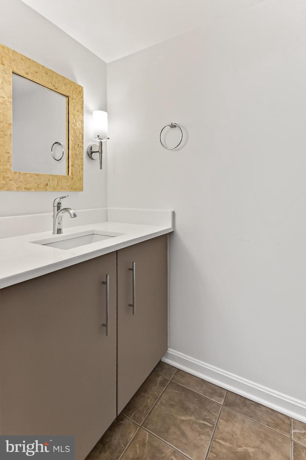 CARLYLE TOWERS - Residential