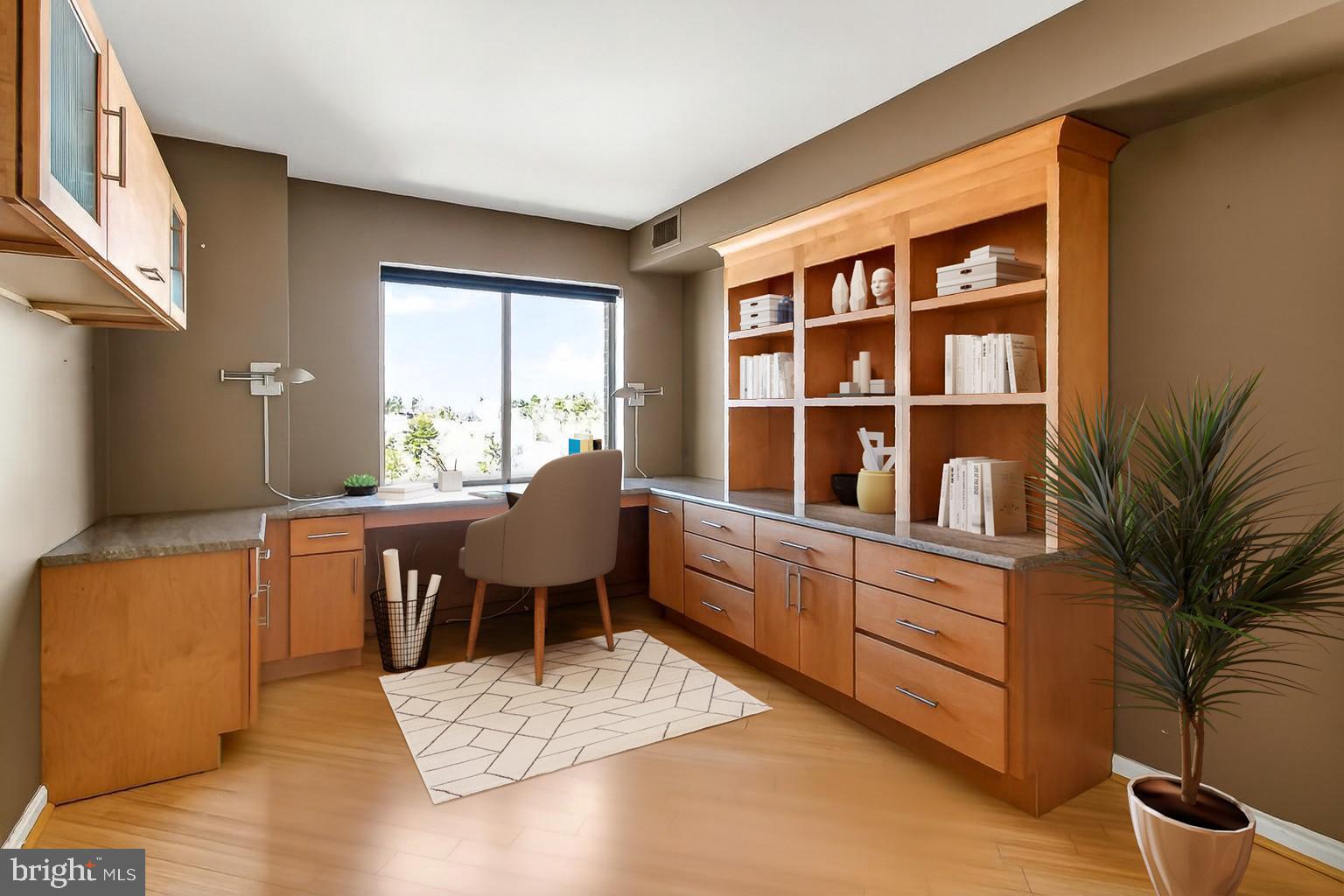 CARLYLE TOWERS - Residential