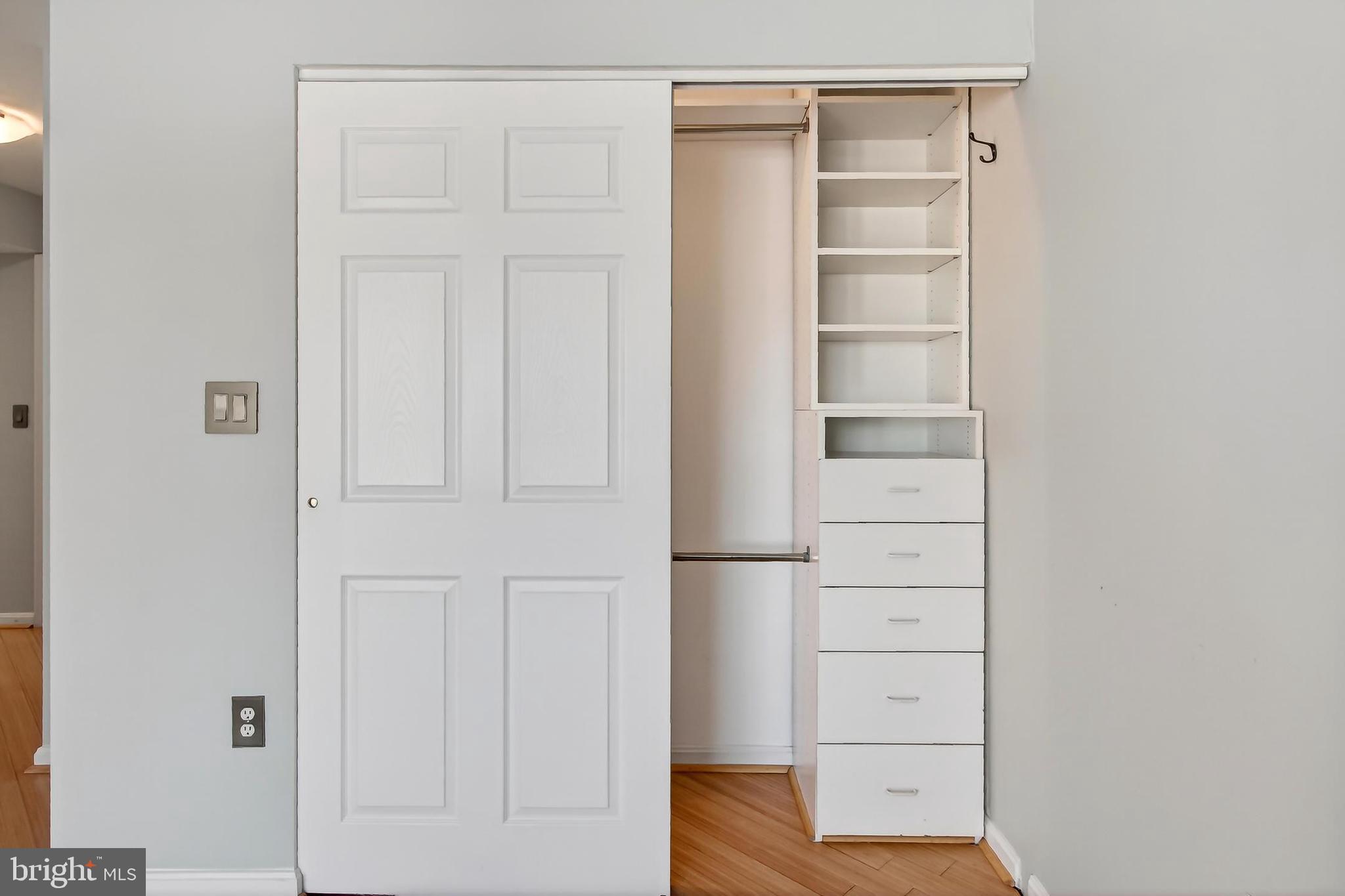 CARLYLE TOWERS - Residential