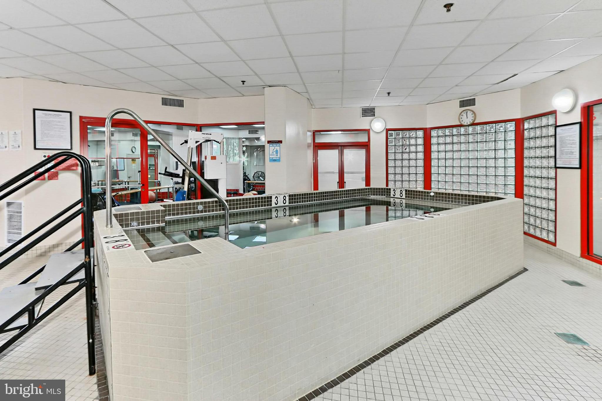 CARLYLE TOWERS - Residential