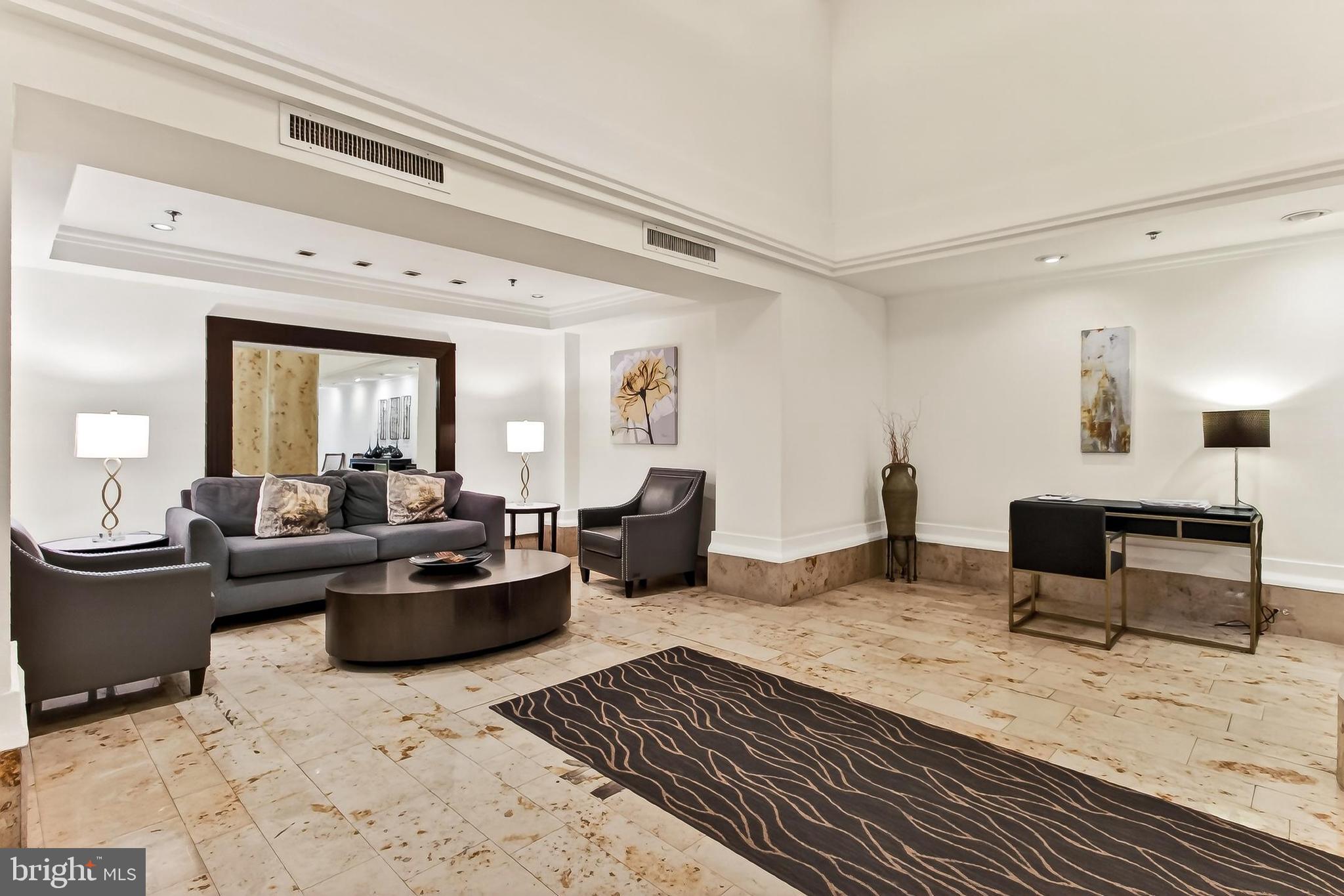 CARLYLE TOWERS - Residential