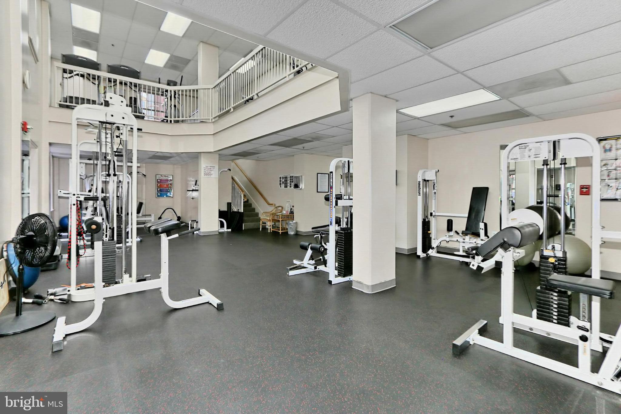 CARLYLE TOWERS - Residential