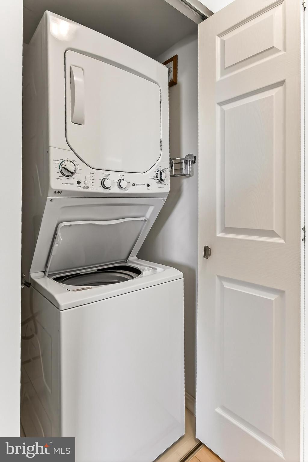 CARLYLE TOWERS - Residential