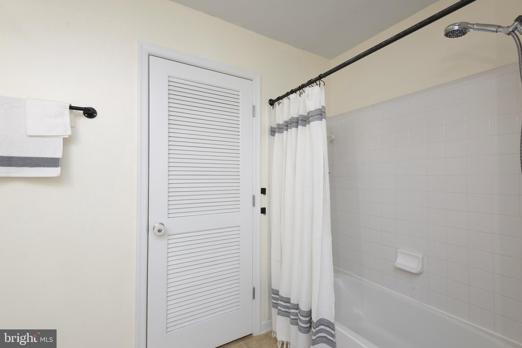 SAVANNAH OVERLOOK - Residential