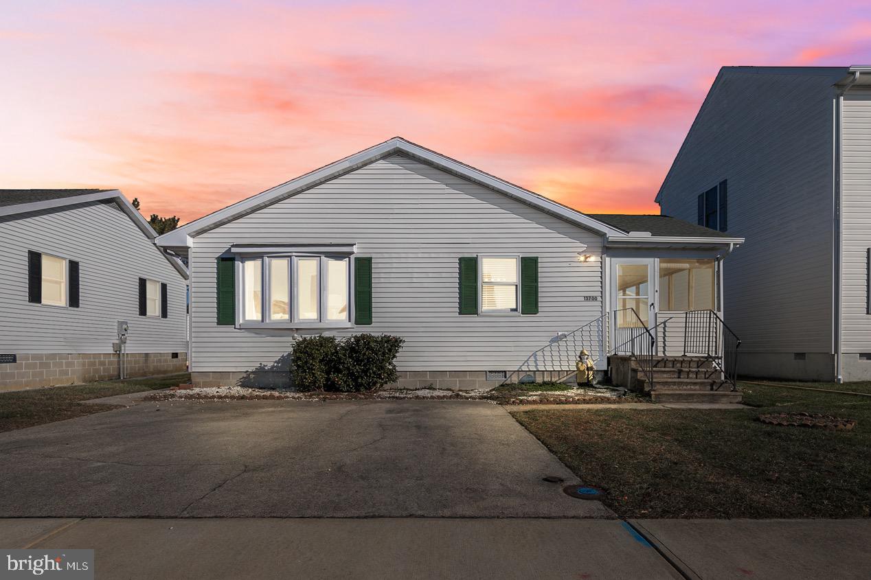 🏖THE BEACH IS CALLING 📲!!!
*Professionally renovated (2024) 3 bed/2 full bath rancher within walking distance to the beach seeks new owners! You will be impressed by the attention to detail and quality work performed on this home. From all new interior from floors to doors, new bathrooms and more! The bathrooms has been tastefully updated and the kitchen has been updated with quartz countertops, new appliances, new lighting and floors. Fresh paint, lighting, and flooring throughout. It also boasts a fully screened in patio and a great backyard! This home also comes furnished with beautiful furnishings. NEW HVAC in 2025! This home provides all the comforts of home along with a short stroll to the beach, easy access to local transportation, restaurants and entertainment.
Take advantage of NO HOA and NO CONDO FEE!